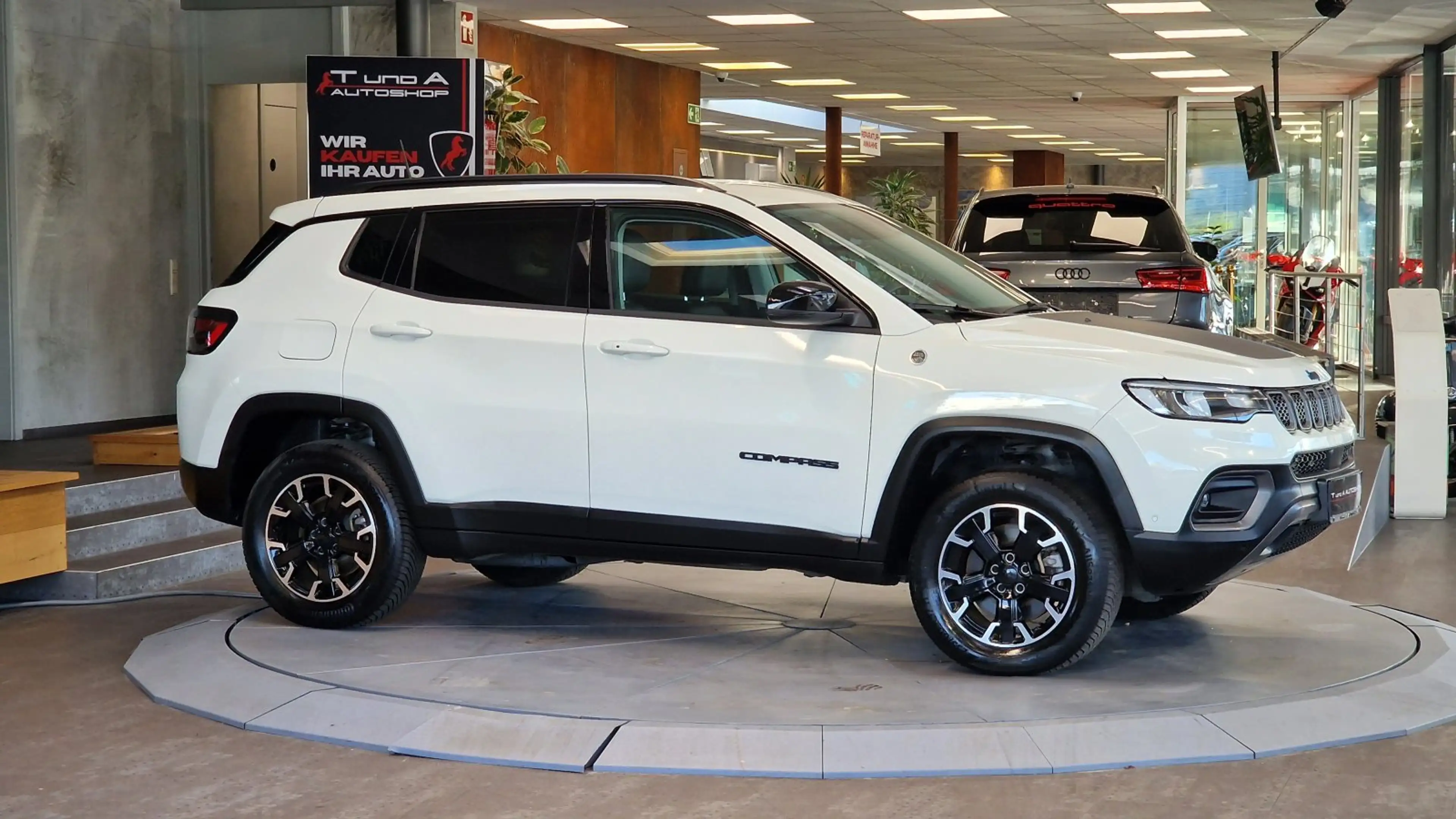 Jeep Compass S 1,3 Turbo Trailhawk Hybrid 240 PS AT ALLRAD Aut. — photo 13
