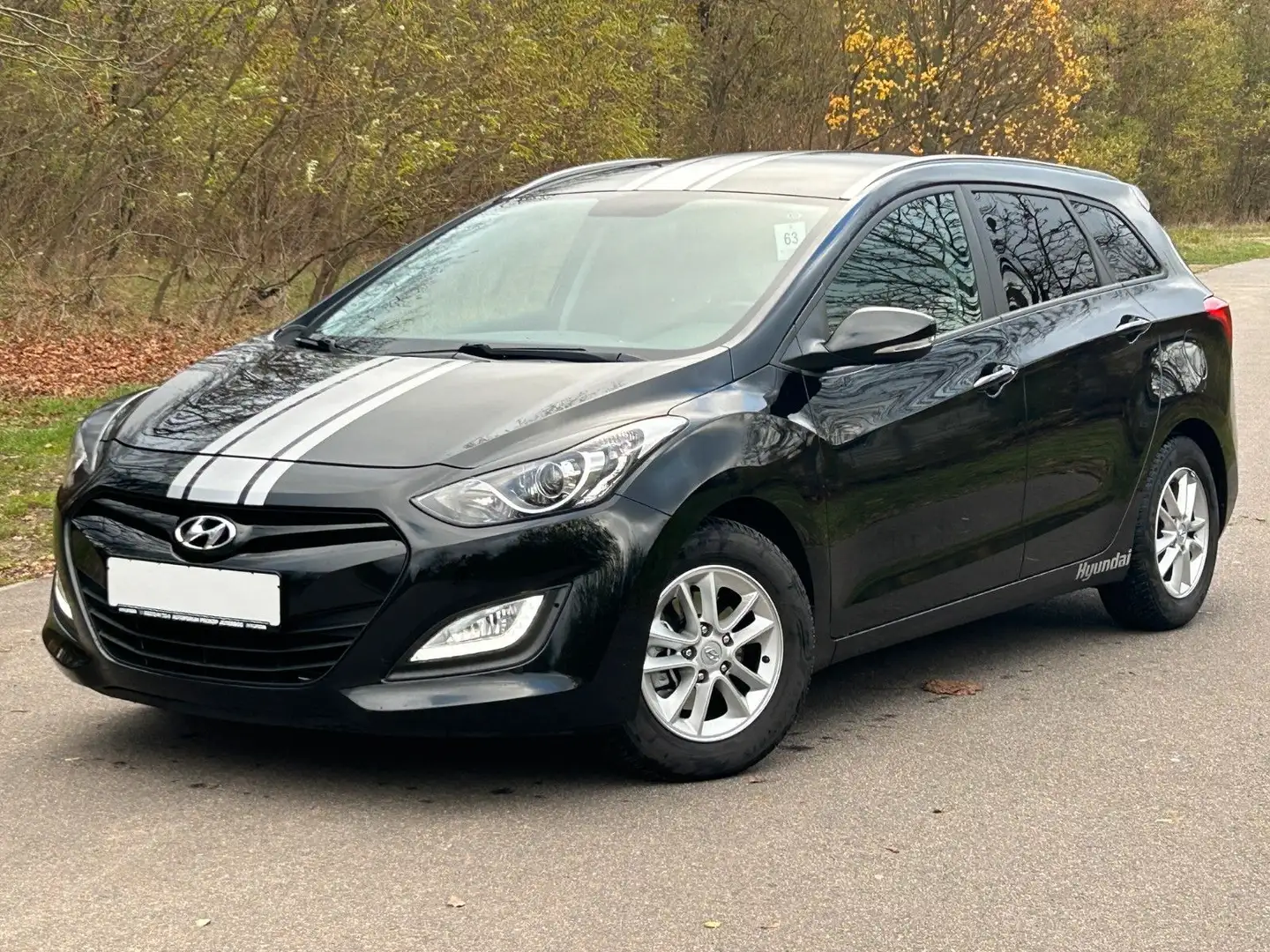 Hyundai i30 1.6 GDI Trend *Sitzhzg*Allwetter*AHK*PDC* Schwarz - 1