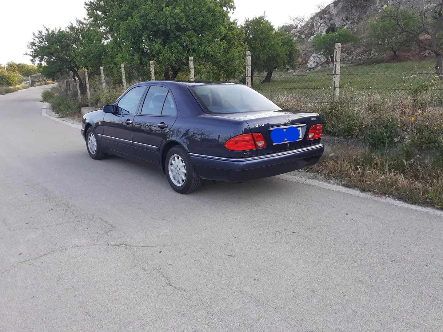 Mercedes-Benz E 250 d Elegance Blu/Azzurro - 2