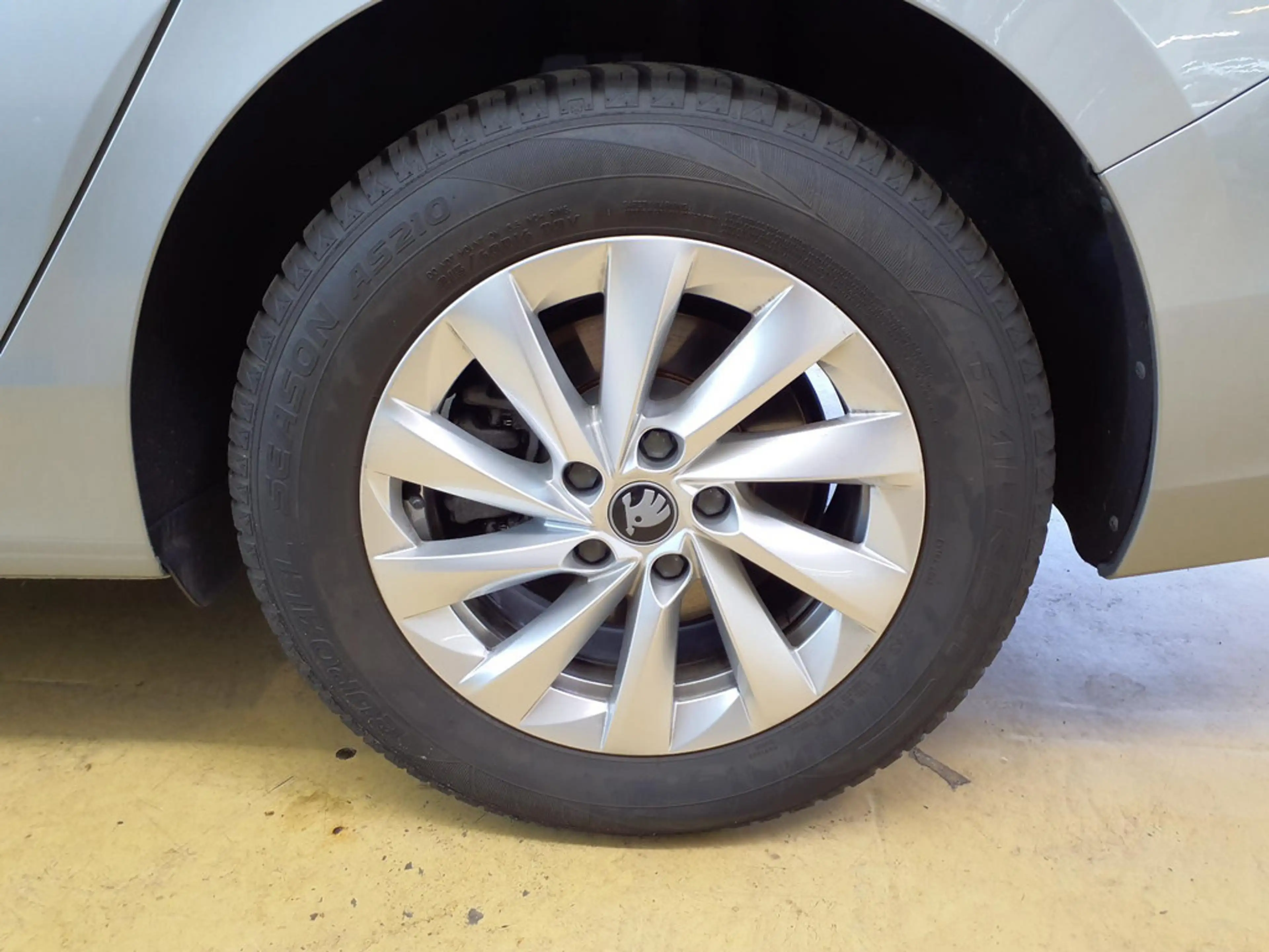 Skoda Superb 2.0 TDI Essence SHZ ACC LED NAVI AHK — photo 14