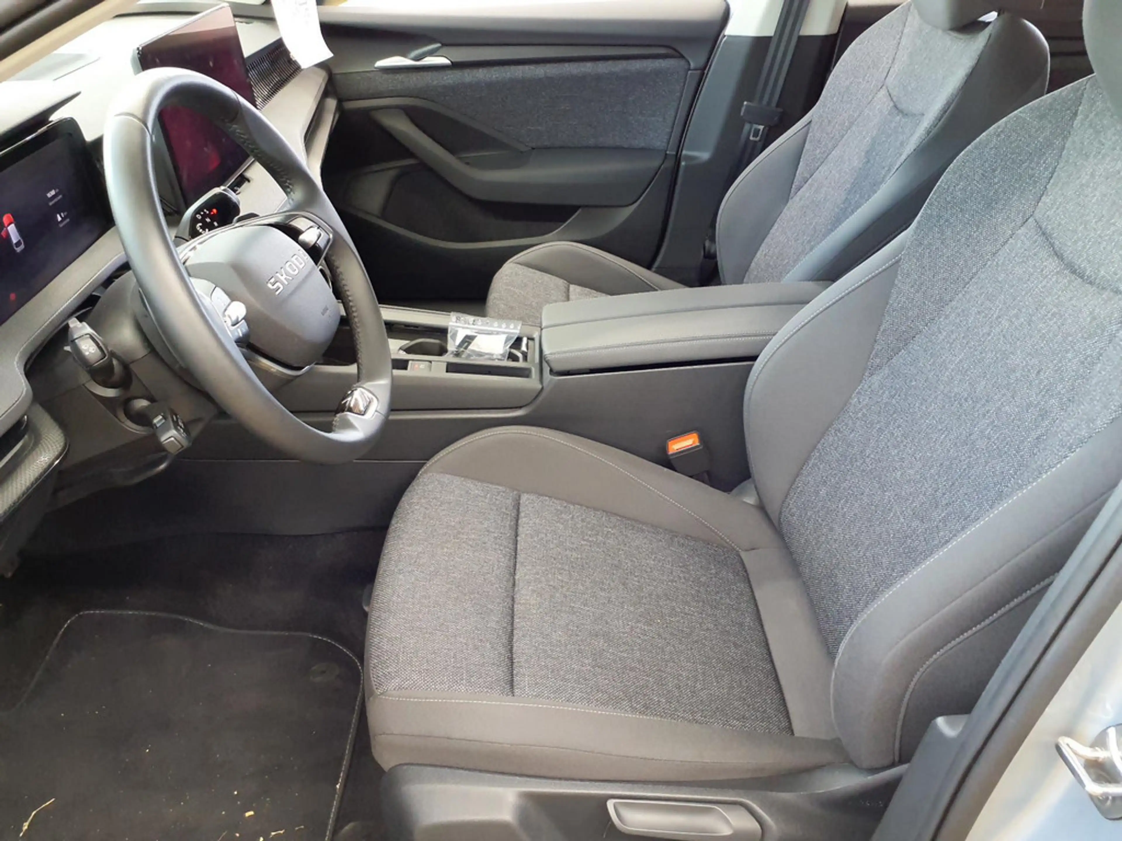 Skoda Superb 2.0 TDI Essence SHZ ACC LED NAVI AHK — photo 7
