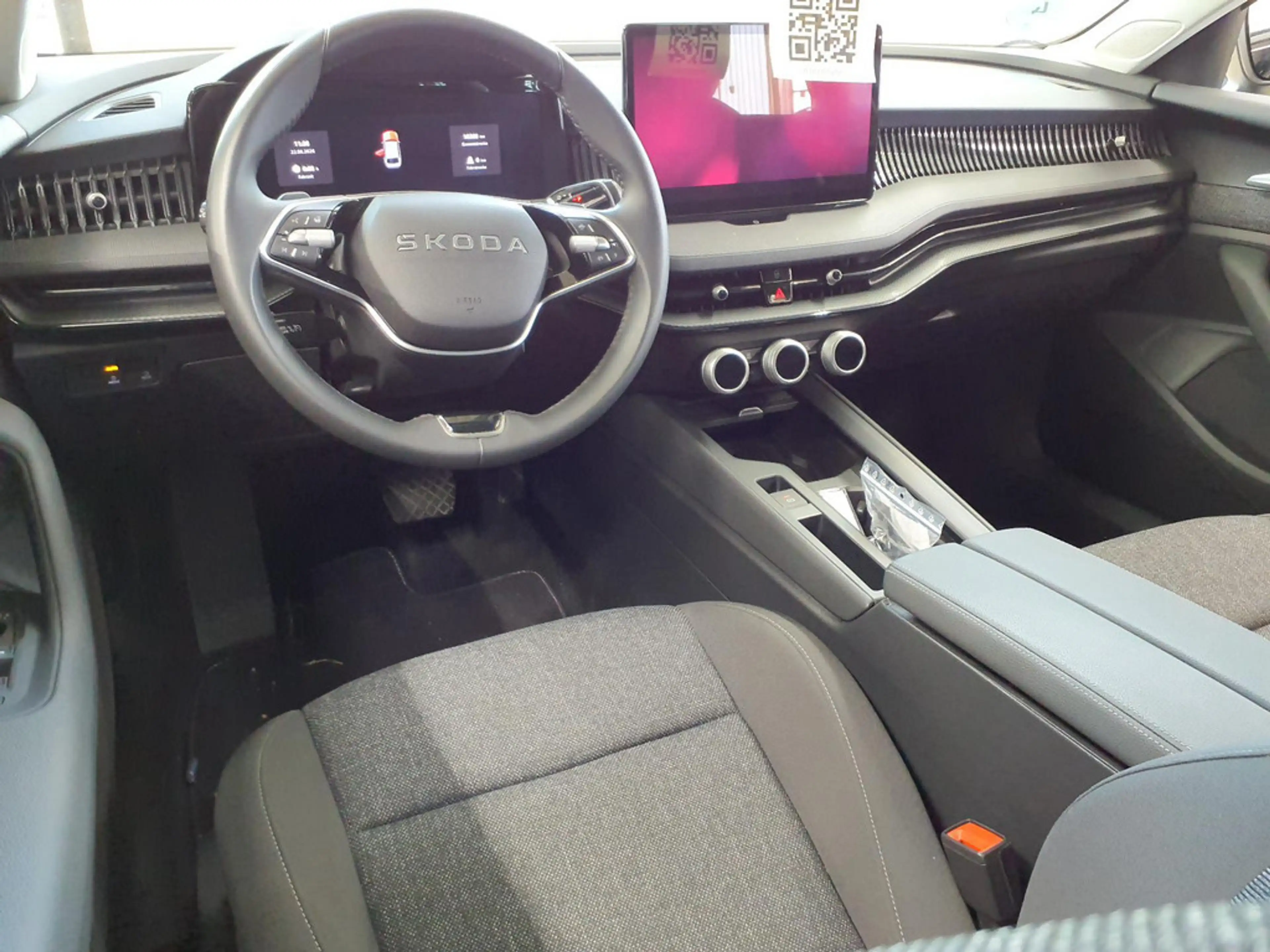 Skoda Superb 2.0 TDI Essence SHZ ACC LED NAVI AHK — photo 9