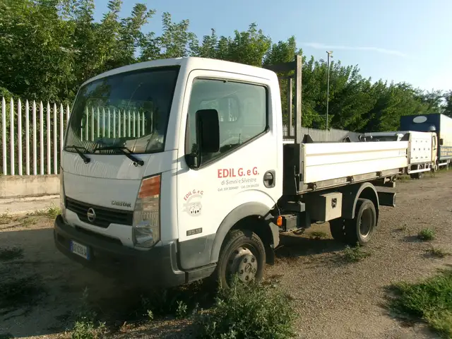 Nissan Cabstar 35-13 2.5 130CV E4 RIBALTABILE TRILAT **MOTORE ROTTO**