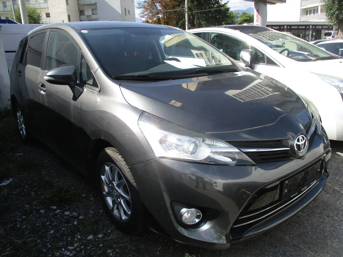 Toyota Verso 7 Sitzer NAVI Grau - 1
