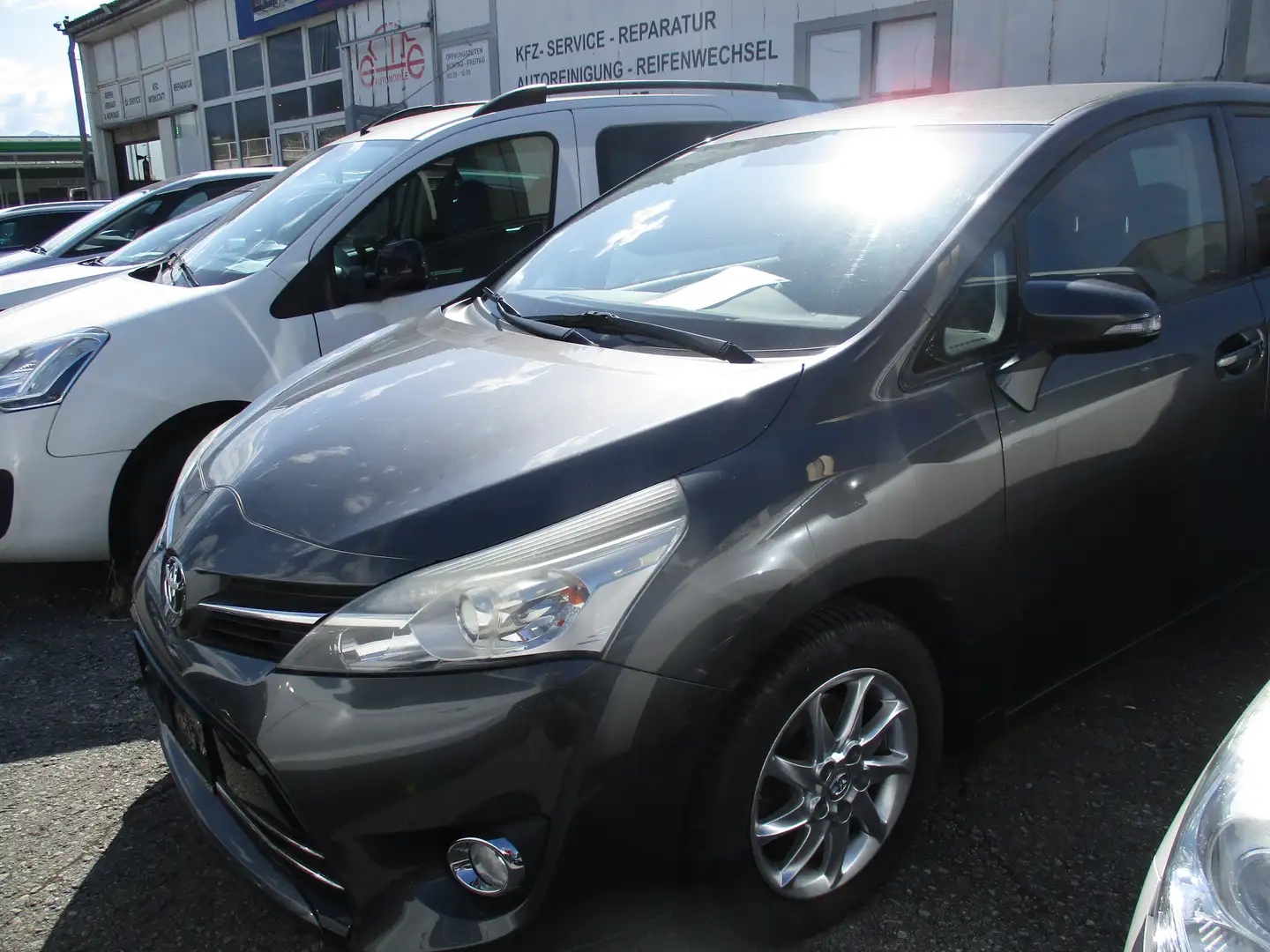 Toyota Verso 7 Sitzer NAVI Grau - 2
