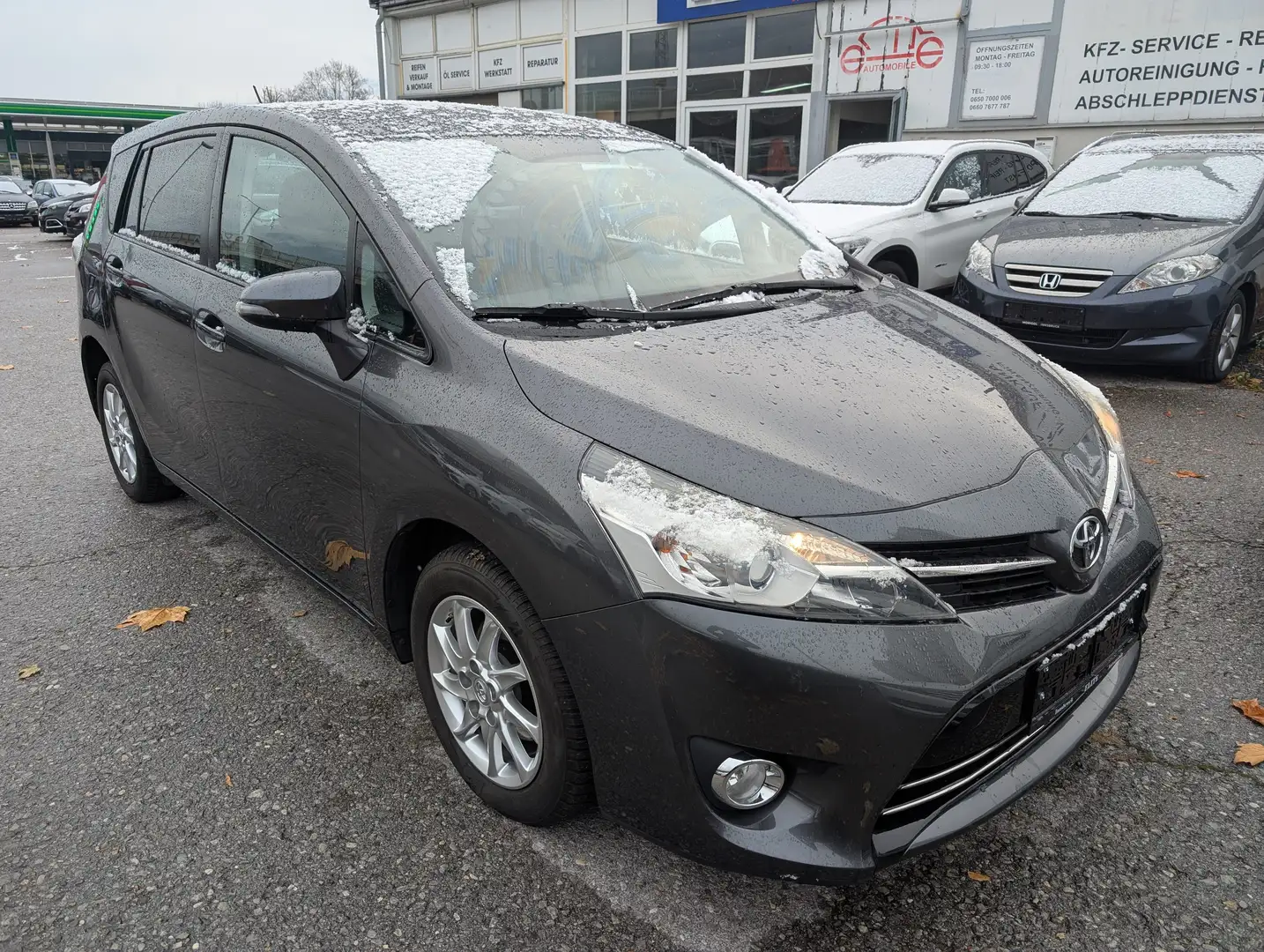 Toyota Verso 7 Sitzer NAVI Gris - 2