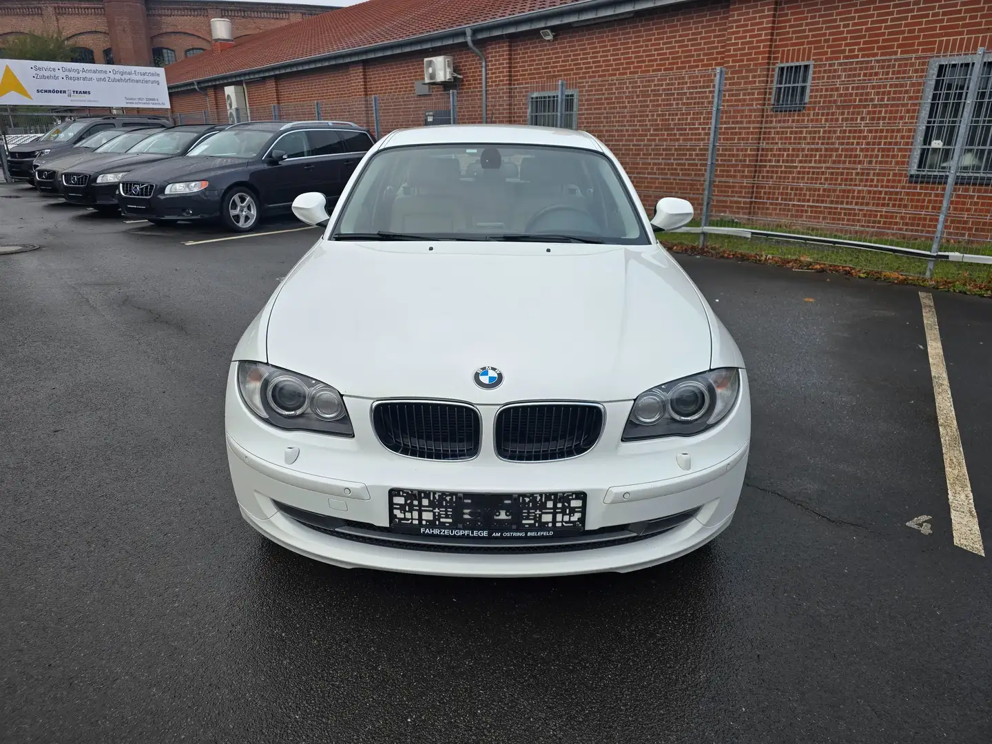BMW 118 118d~1.Hand~Automatik~AHK~Xenon~Volleder~Scheckhef Weiß - 2