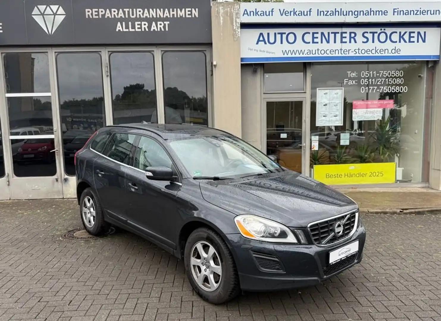 Volvo XC60 Momentum 2WD AHK PANORAMA 6 GANG NAVI Grau - 1