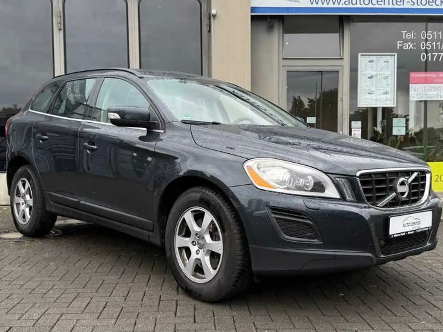 Volvo XC60 Momentum 2WD AHK PANORAMA 6 GANG NAVI Grau - 2