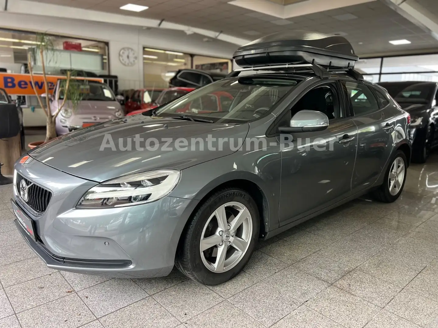 Volvo V40 Kinetic Navi/Kamera/Tempomat/Sitzheizung/PDC Grau - 2