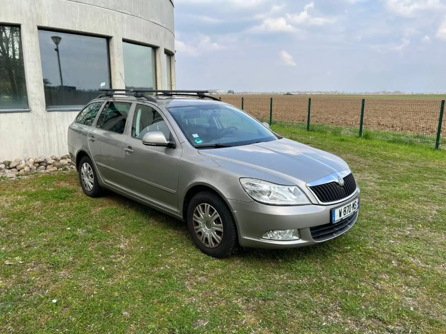 Skoda Octavia 1.6 102cv 5 portes Gris - 2