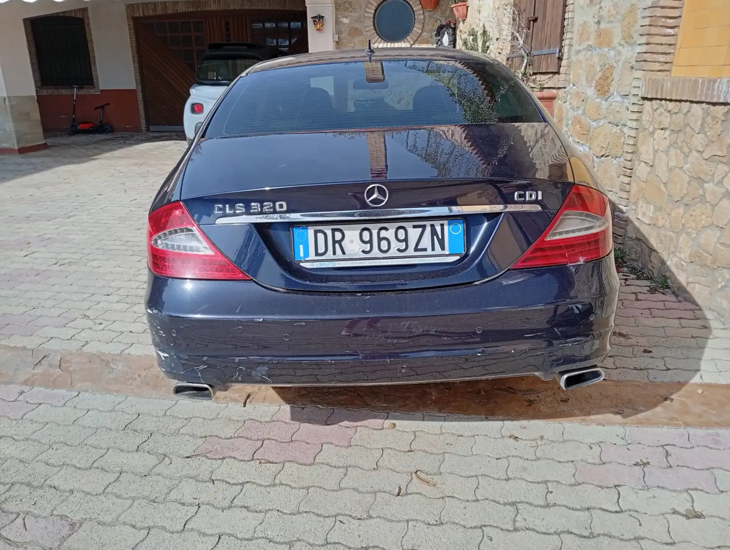 Mercedes-Benz 320 CLS coupé Albastru - 2