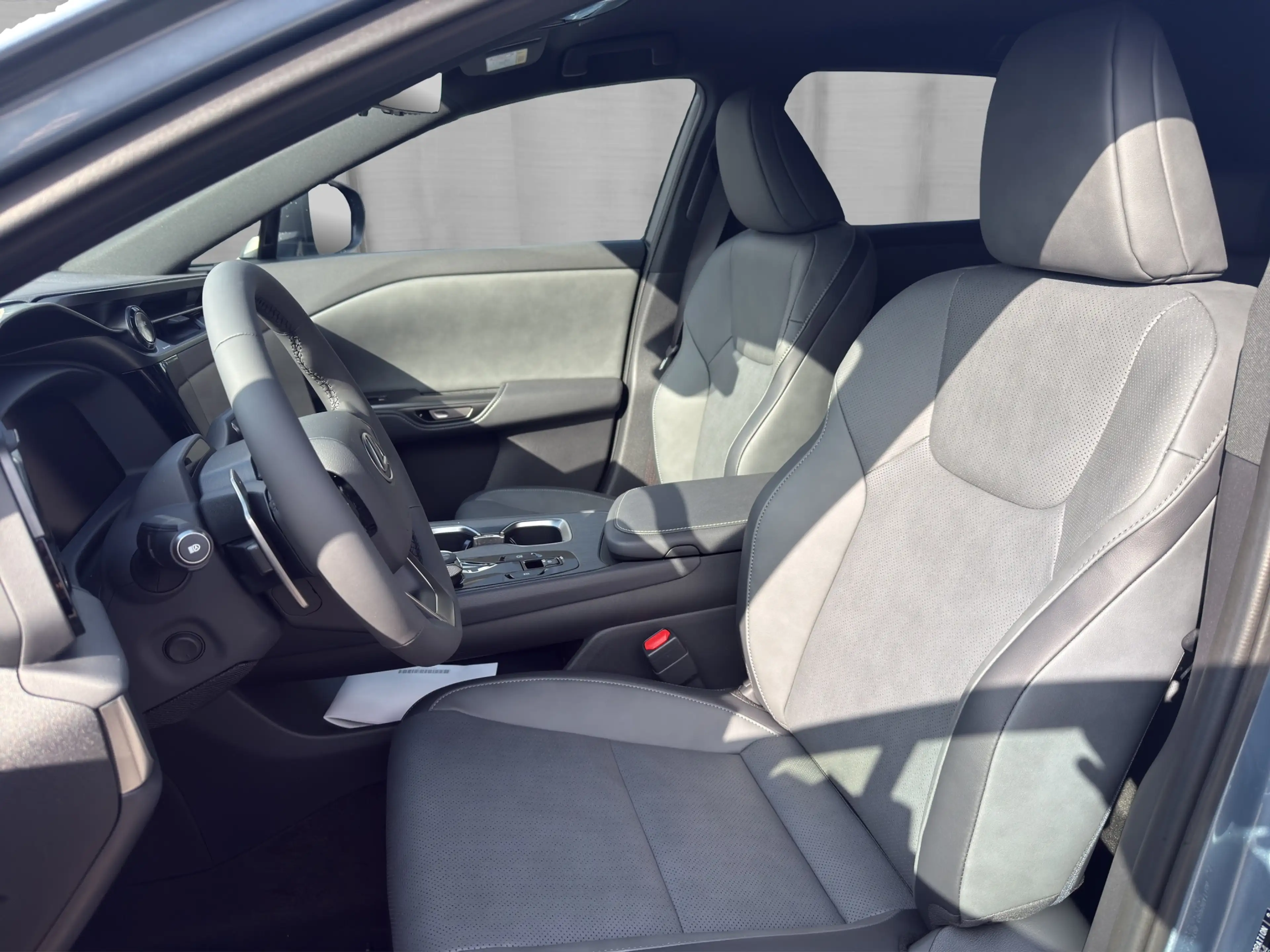 Lexus RZ Executive Line 227 PS 2WD — photo 8