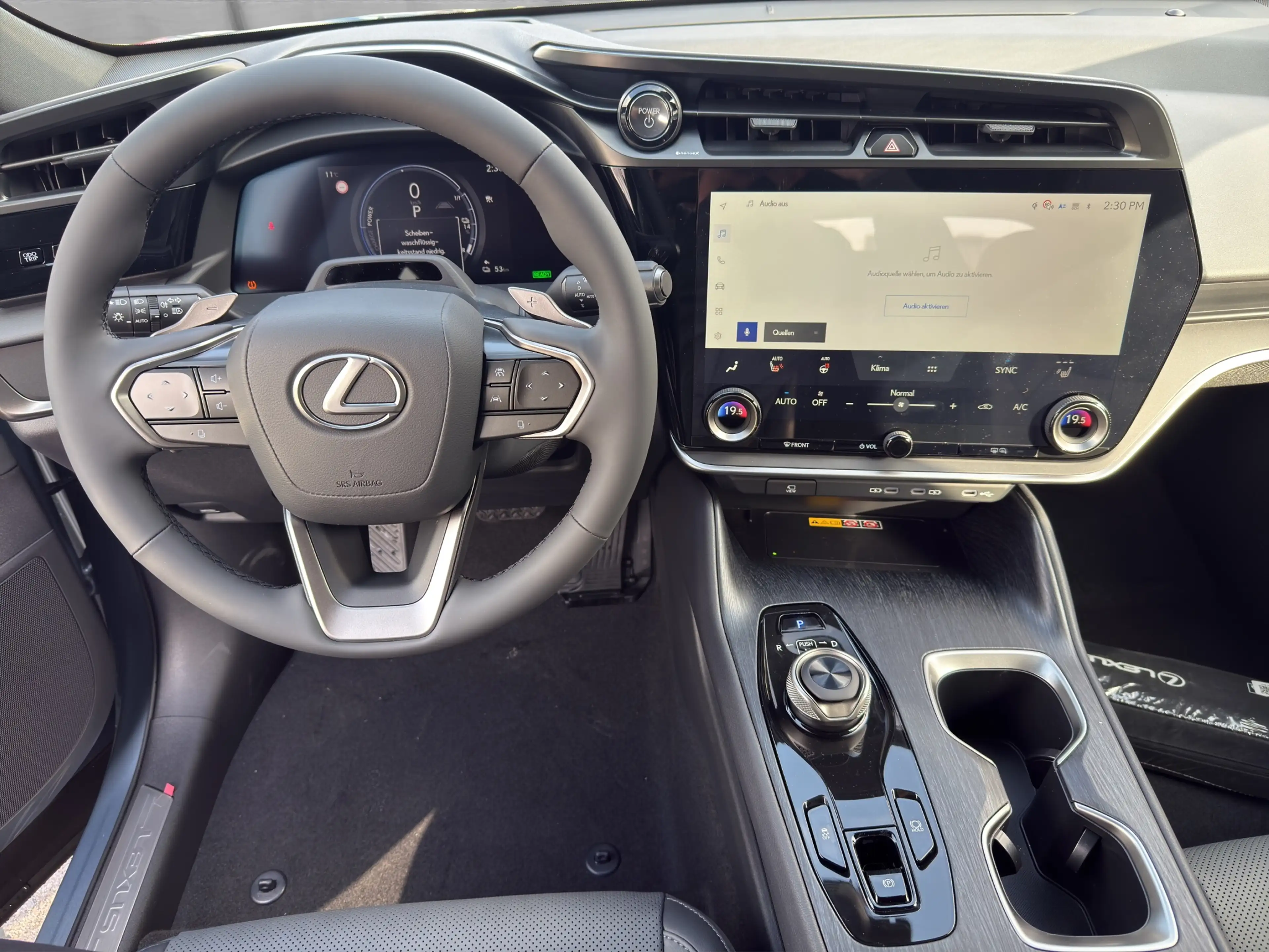 Lexus RZ Executive Line 227 PS 2WD — photo 10