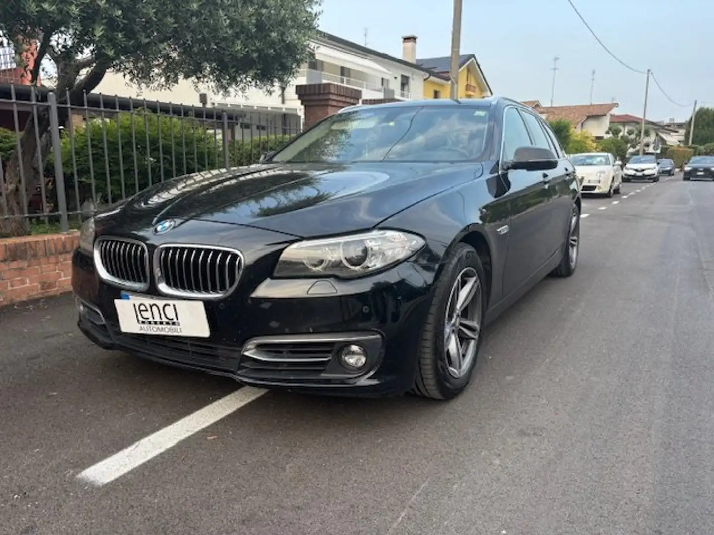 BMW 520 Serie 5 F11 Touring 520d Touring Luxury 184cv E6 Nero - 1