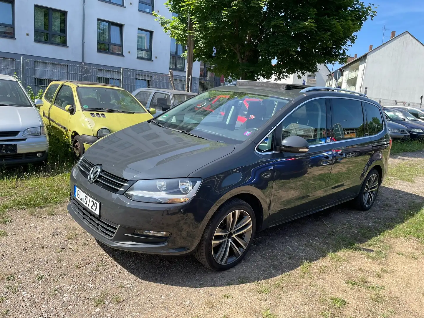 Volkswagen Sharan Cup BMT, Automatik, Navi, Pano, Kamera, AHK, Grau - 2