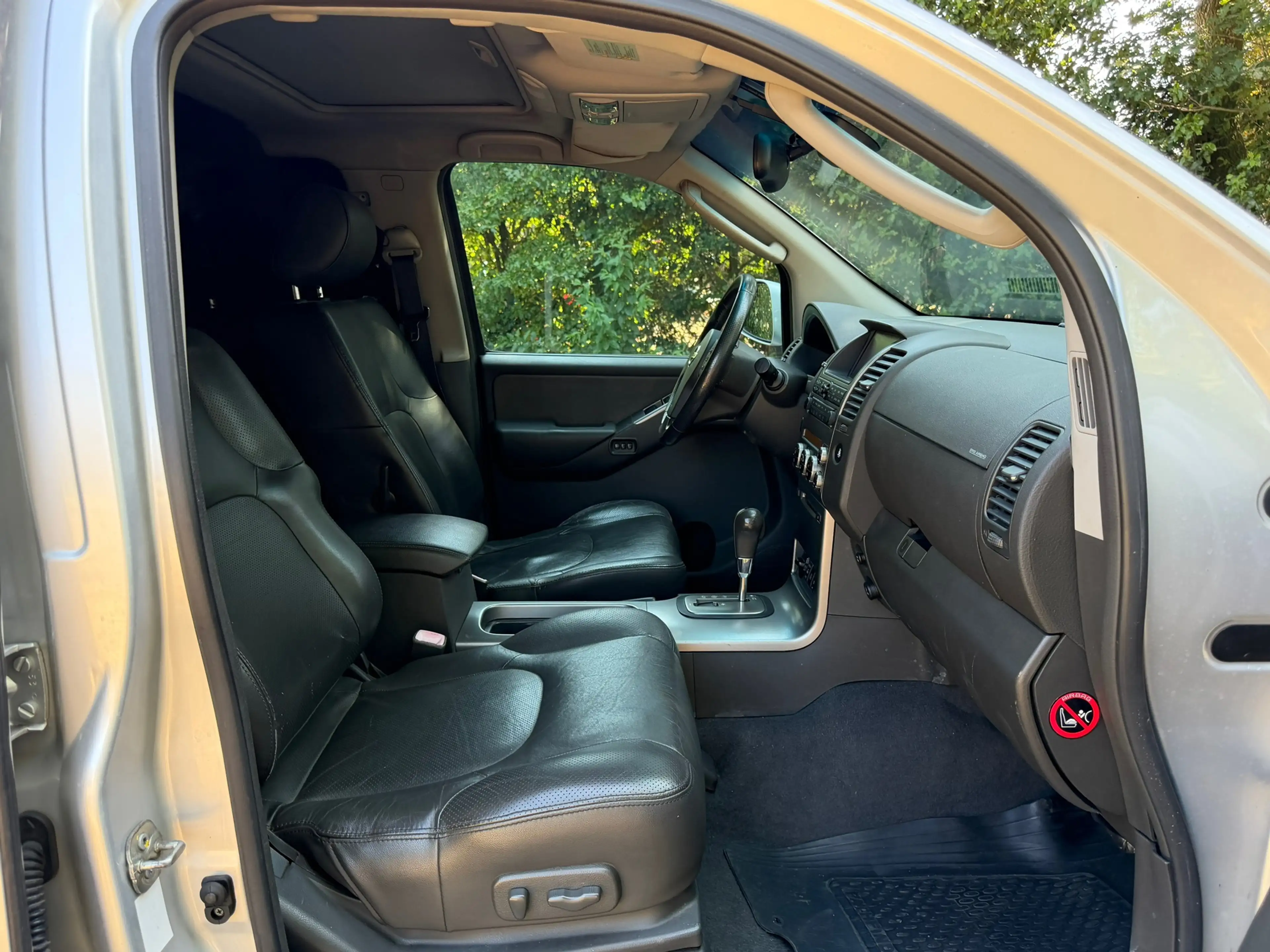 Nissan Pathfinder 2.5 SE Comfort Grijskenteken — photo 11