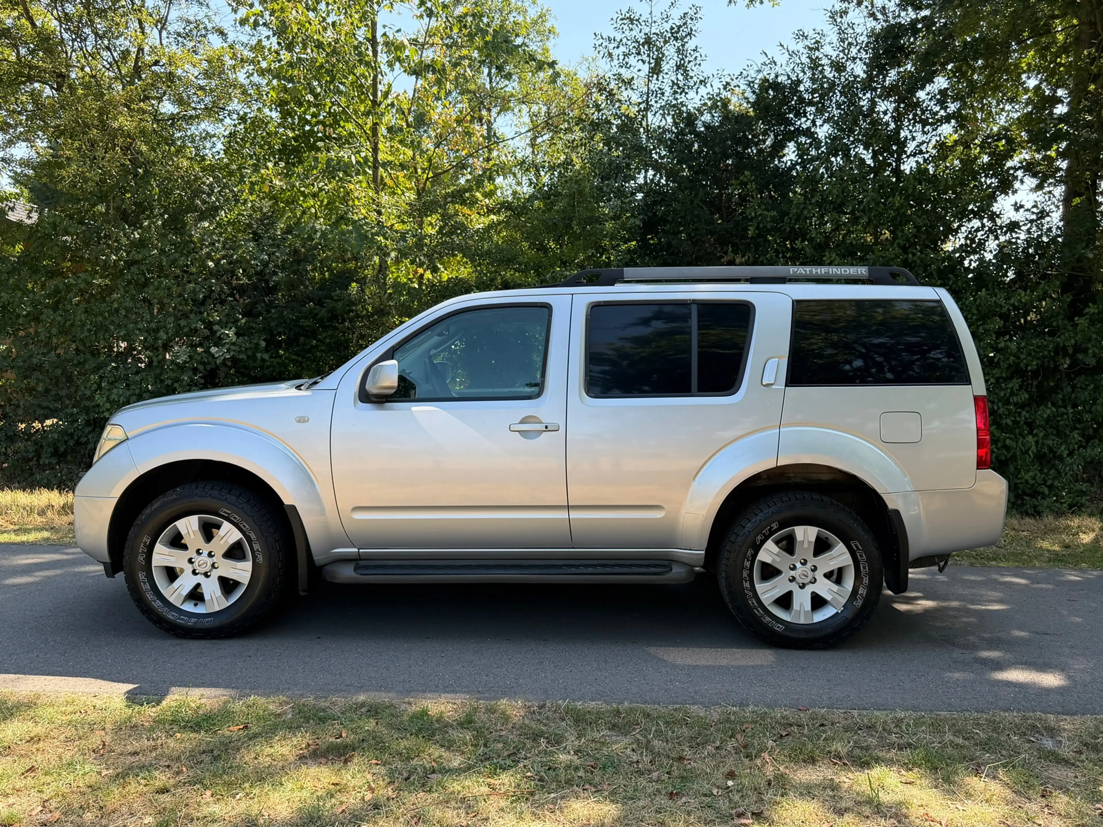 Nissan Pathfinder 2.5 SE Comfort Grijskenteken — photo 2