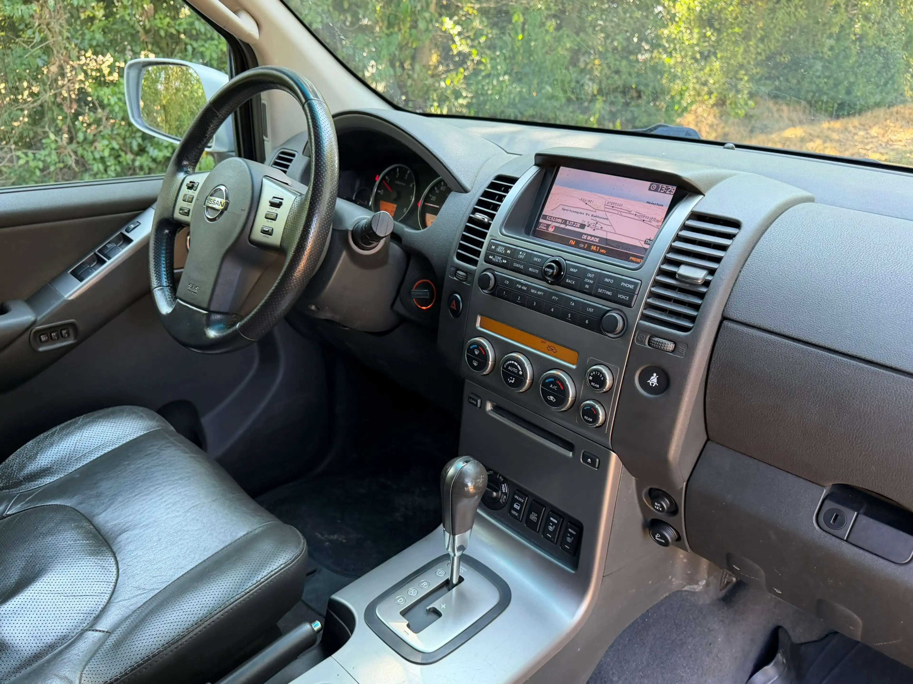 Nissan Pathfinder 2.5 SE Comfort Grijskenteken — photo 3