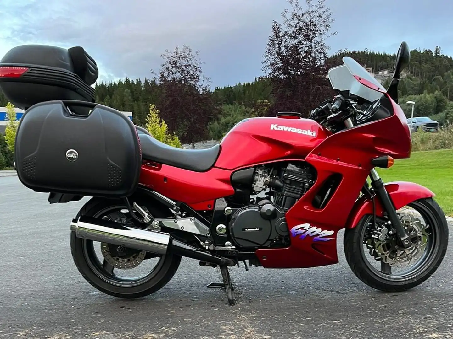 Kawasaki GPZ 1100 crvena - 1