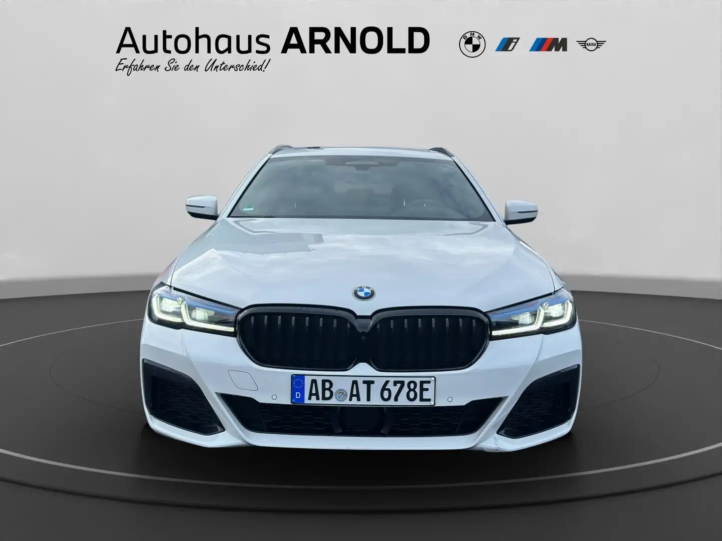 BMW 530 e xDrive Touring M Sportpaket B&W Surround Sitzhzg White - 2