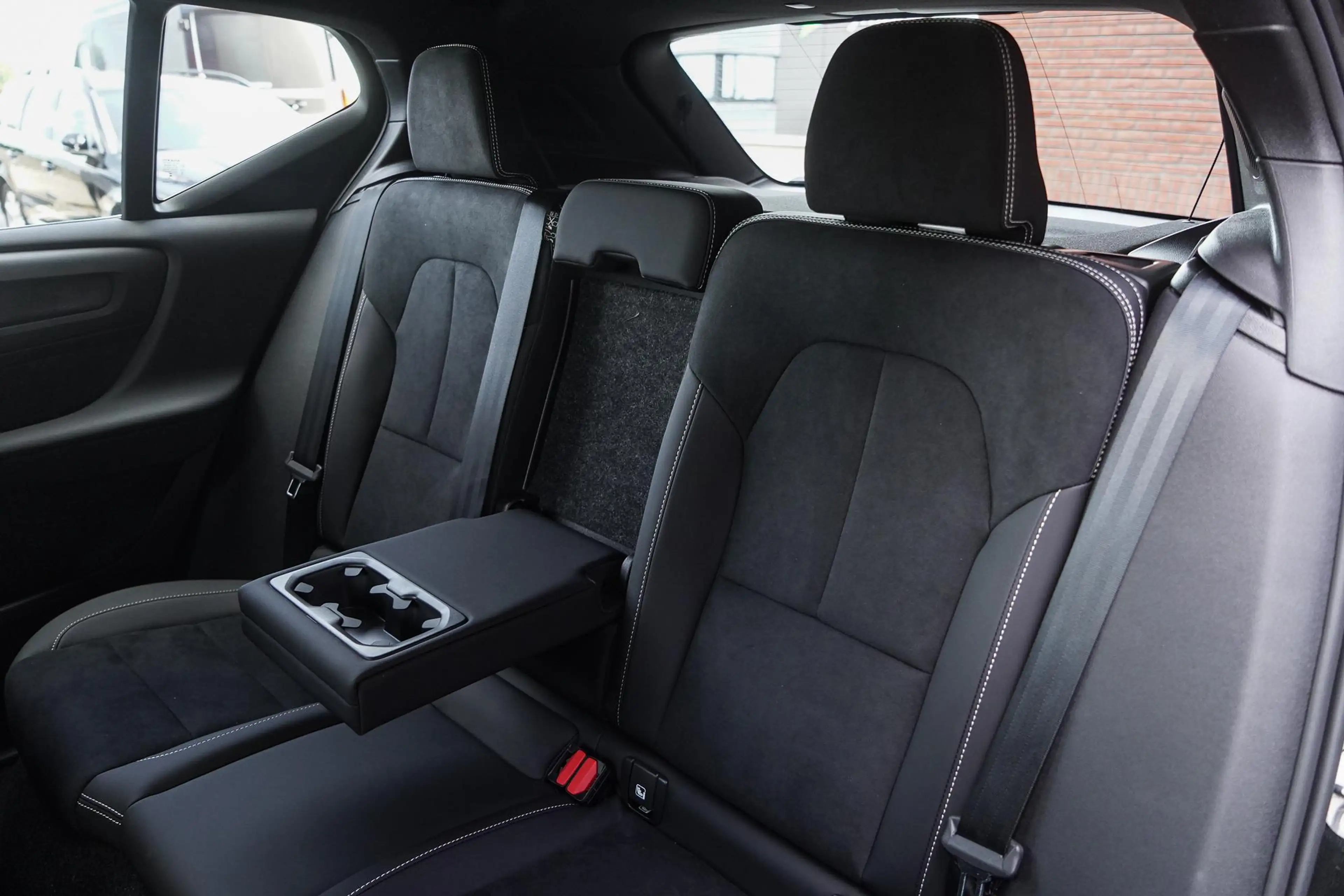 Volvo EX40 Single Motor Extended Range Plus Europa 82 kWh Pan — photo 14