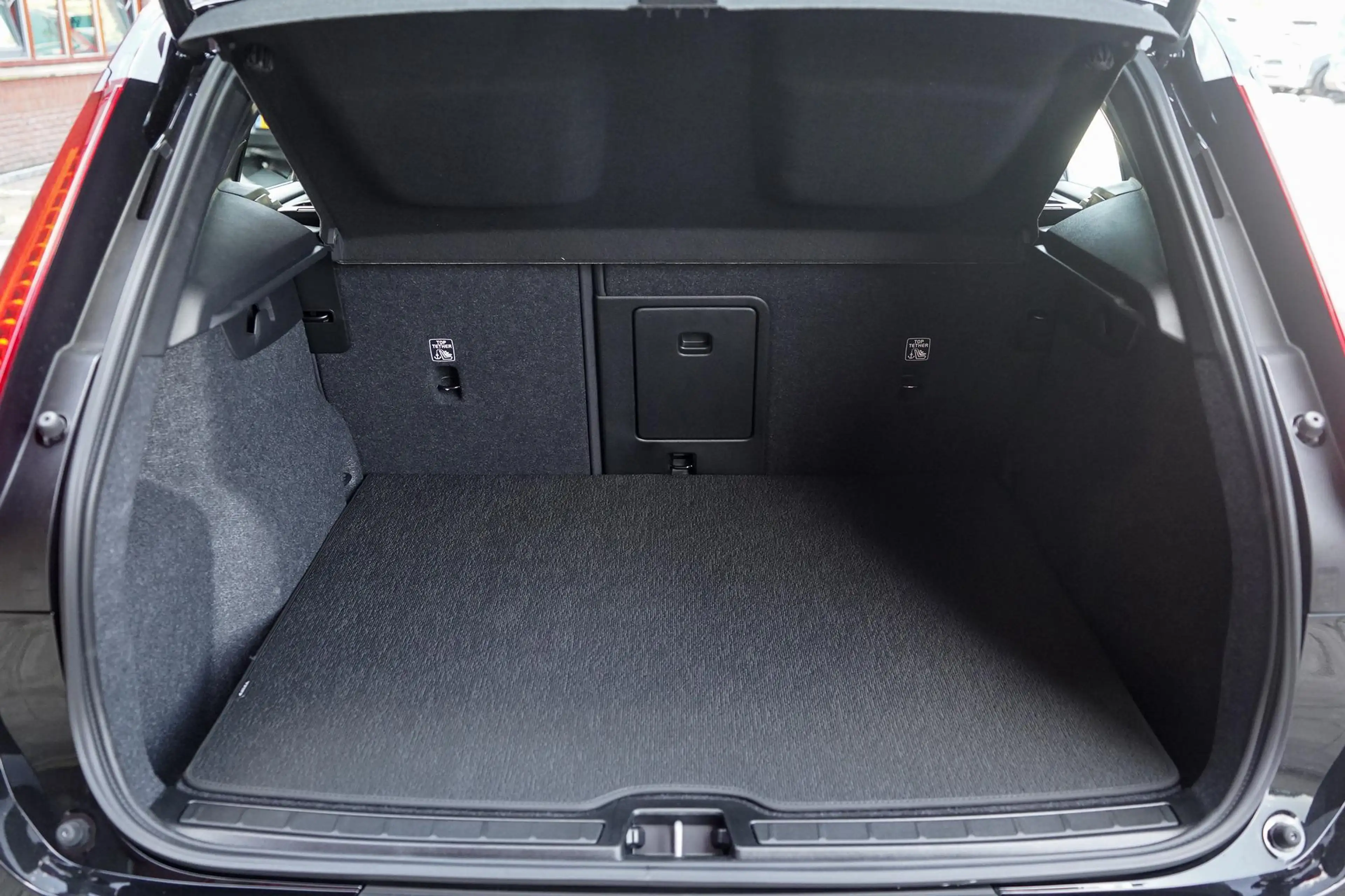 Volvo EX40 Single Motor Extended Range Plus Europa 82 kWh Pan — photo 10