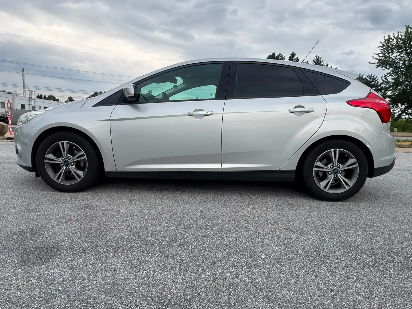 Ford Focus Sync Edition Silber - 2