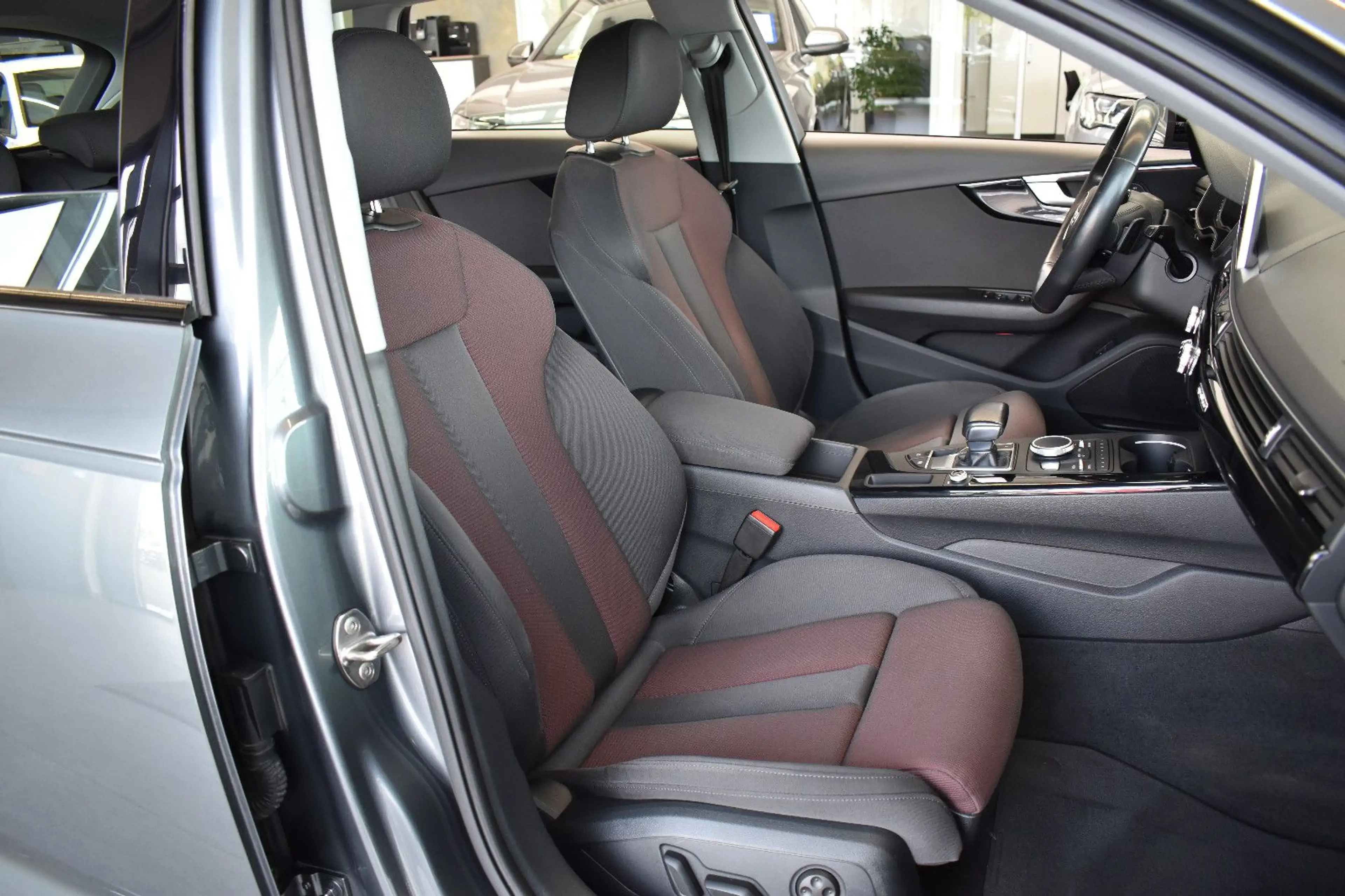 Audi A4 Avant 40TDI quattro S Line Matrix~Virtual~ACC — photo 12