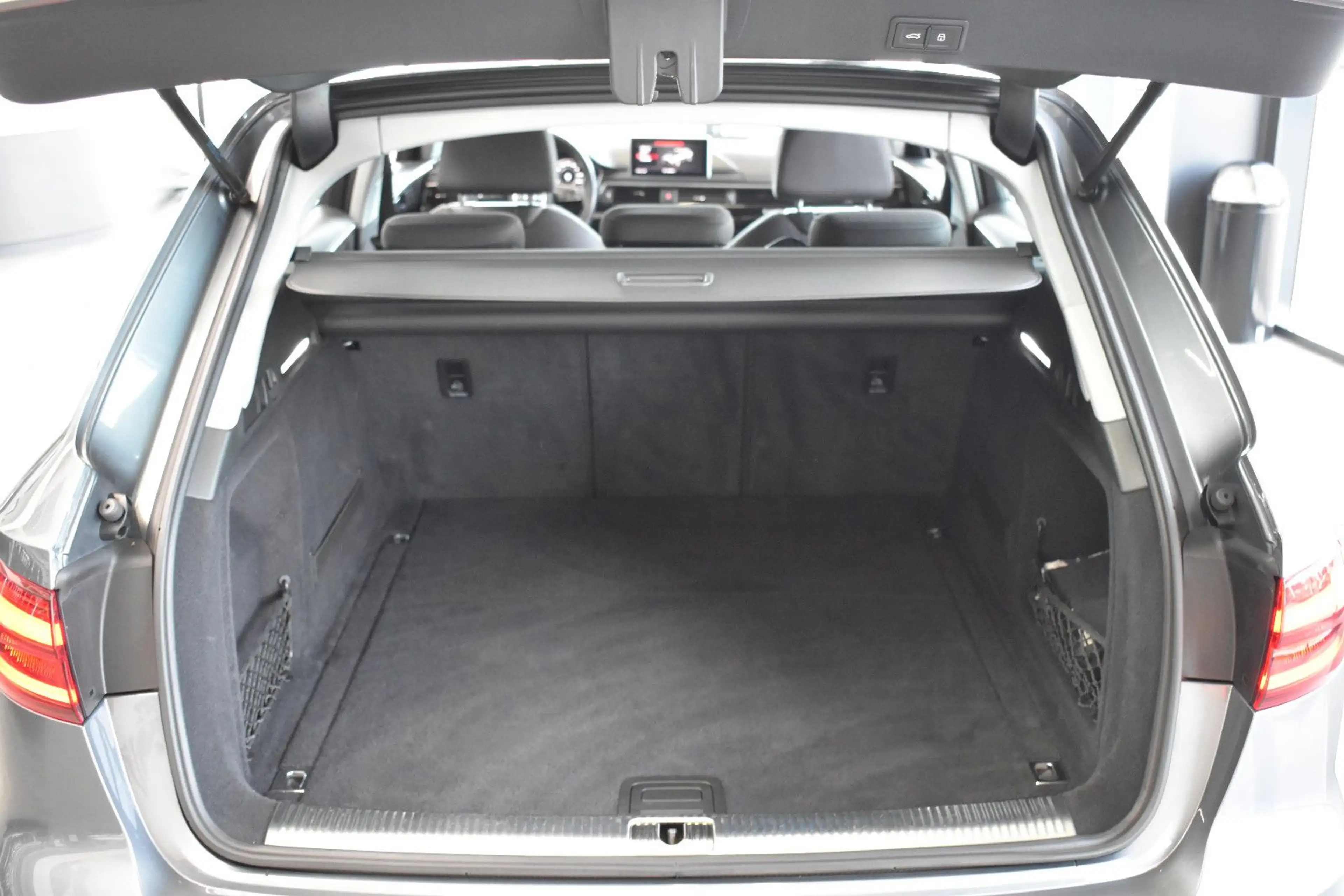 Audi A4 Avant 40TDI quattro S Line Matrix~Virtual~ACC — photo 11