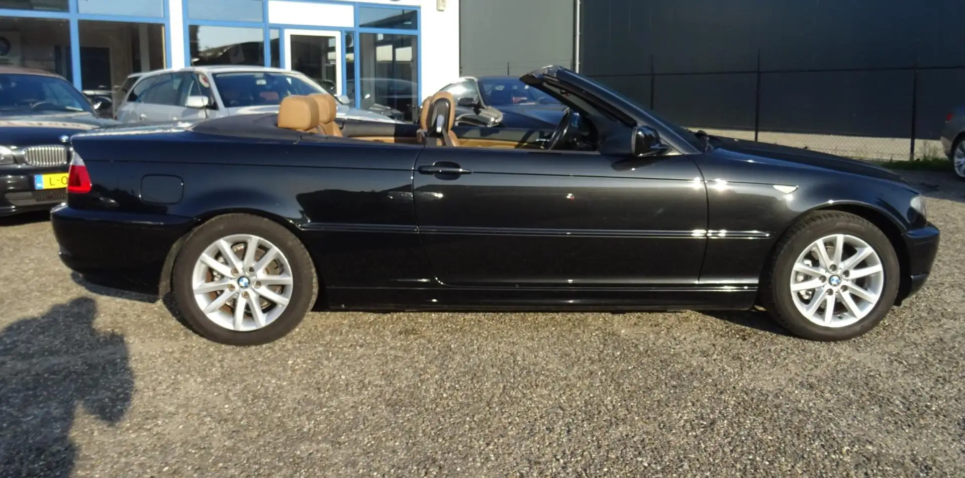 BMW 318 3-serie Cabrio 318Ci Executive Zwart - 2