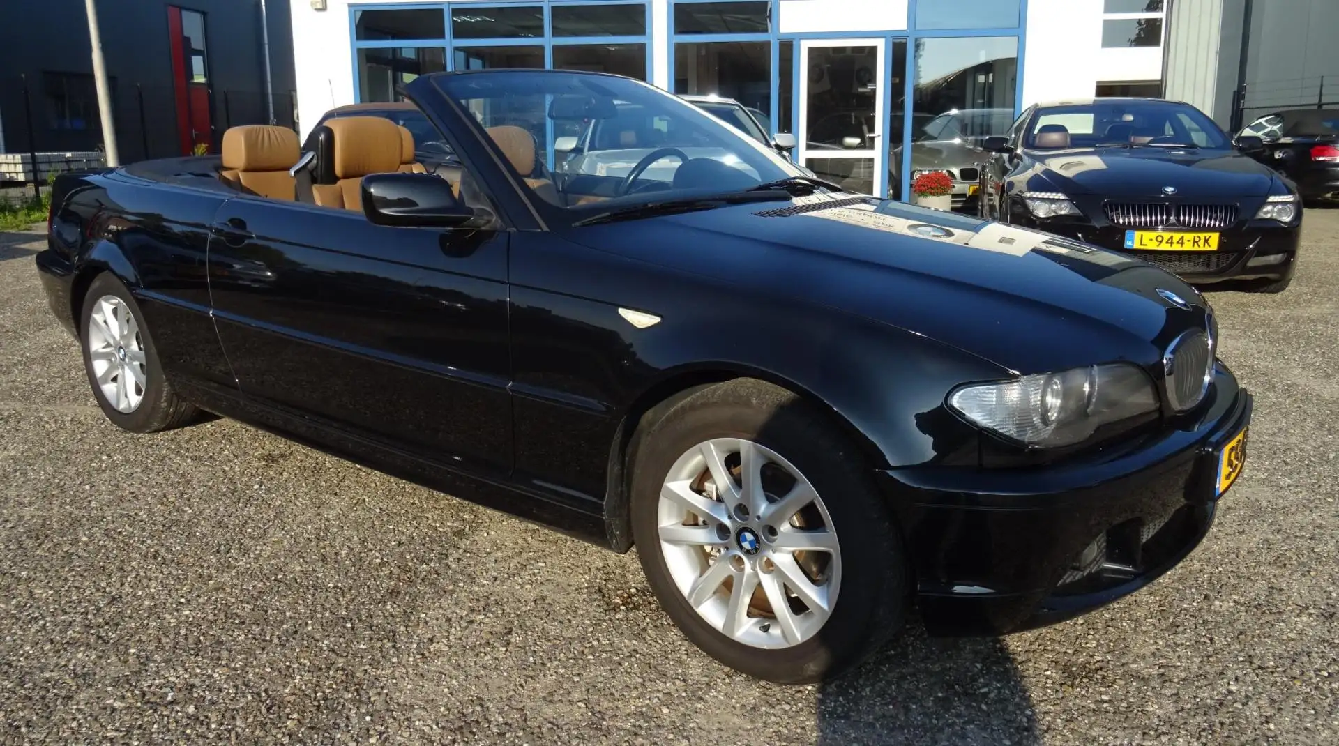 BMW 318 3-serie Cabrio 318Ci Executive Zwart - 1