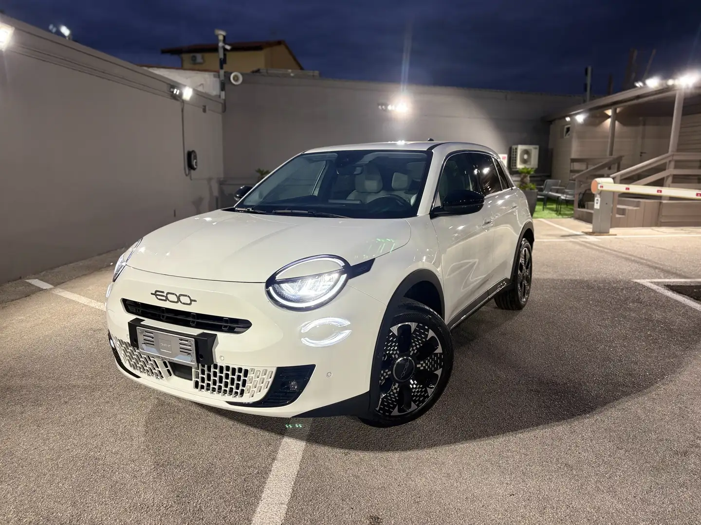 Fiat 600 600 1.2 hybrid La Prima 110cv auto KM CERTIFICATI Bianco - 1