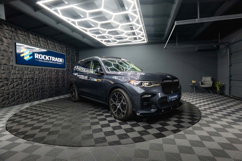 BMW X7 40i M Performance Shadow *22'*Pano*LED*360* — photo 6