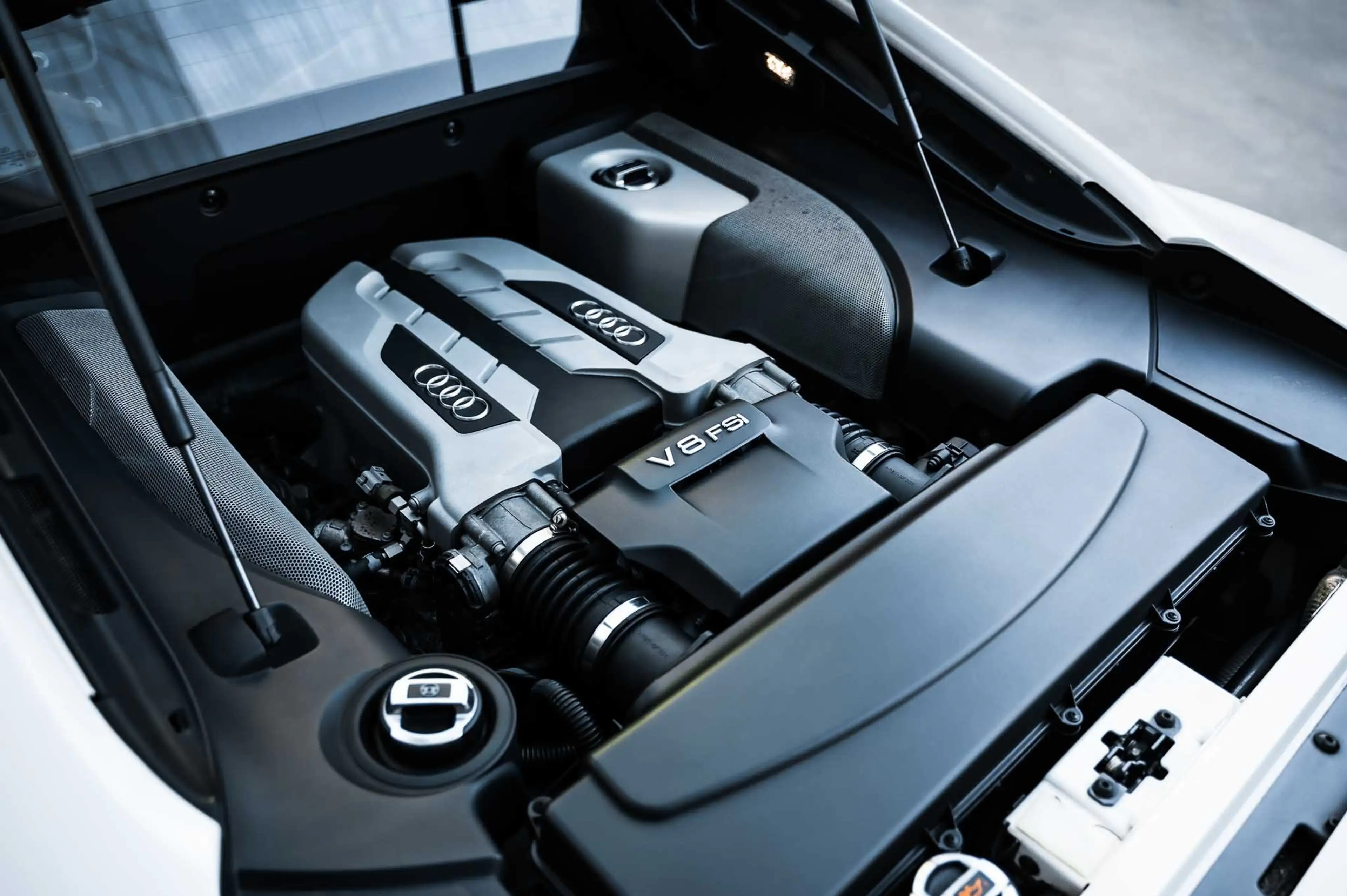 Audi R8 R8 4.2i V8 /QUATTRO / R-TRONIC /CUP SEATS / CARBON — photo 12