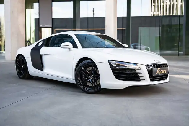 Audi R8 R8 4.2i V8 /QUATTRO / R-TRONIC /CUP SEATS / CARBON