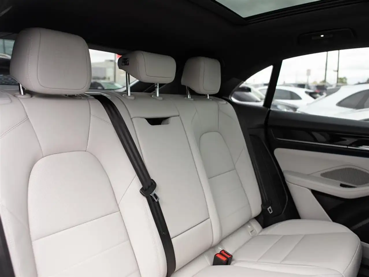 Porsche Macan снимка Porsche Macan