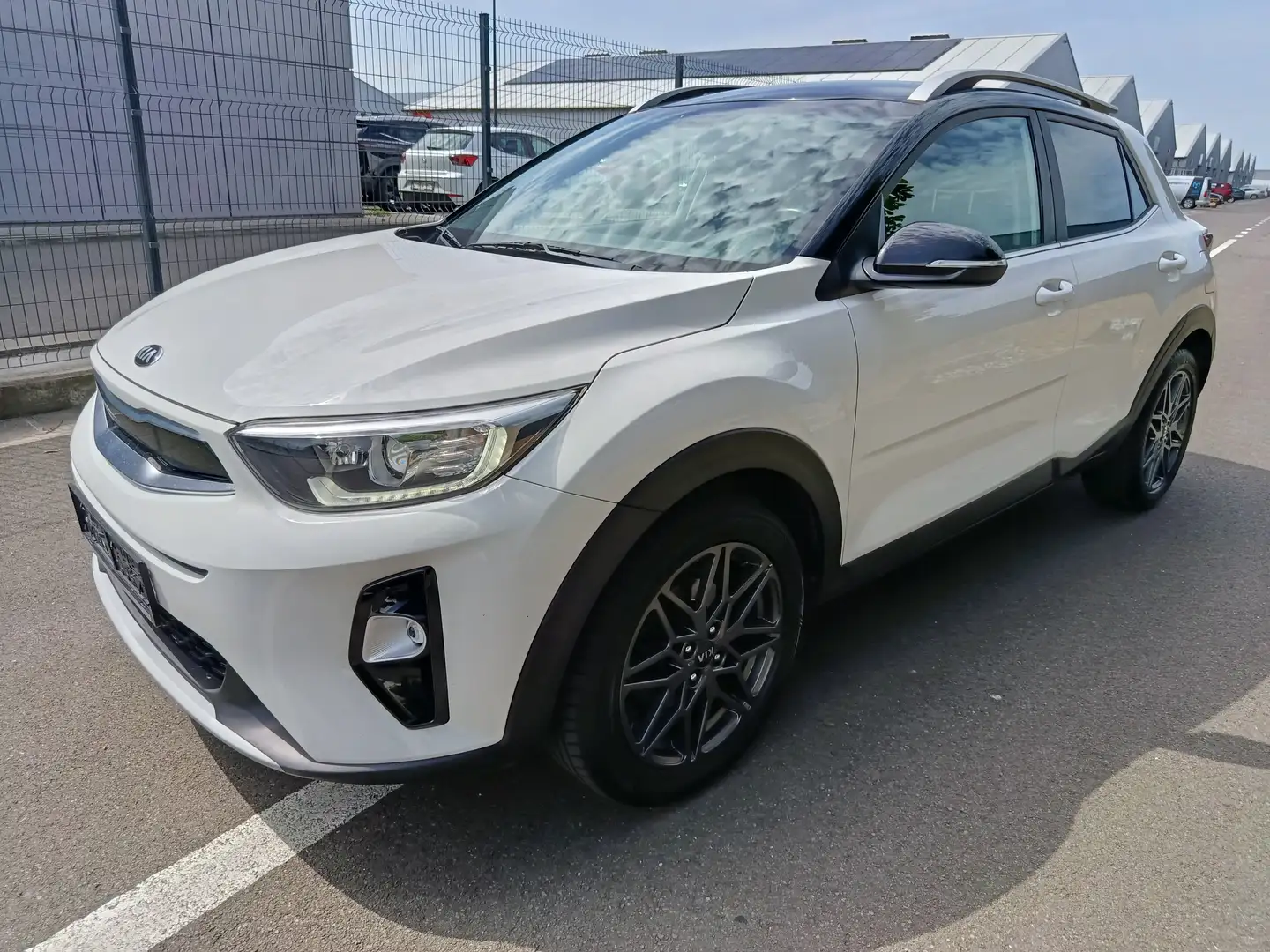 Kia Stonic 1.0 T Black Edition ISG Blanc - 1