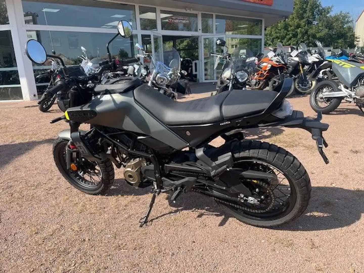 Husqvarna 125 Svartpilen MY24 Negro - 1