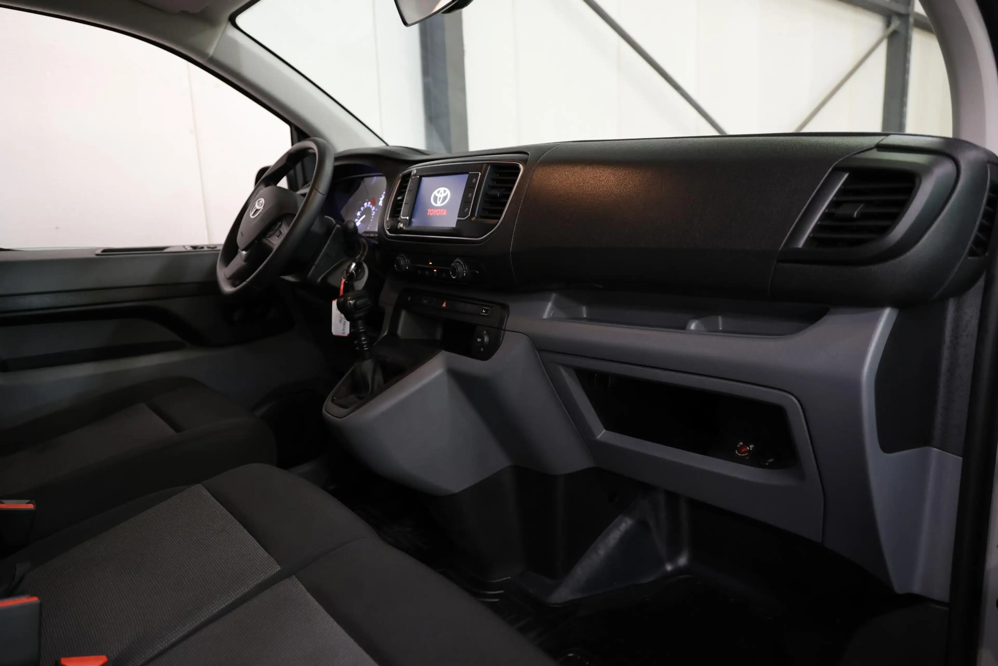 Toyota Proace Worker 1.5 D-4D L2H1 CARPLAY PDC AIRCO — photo 17