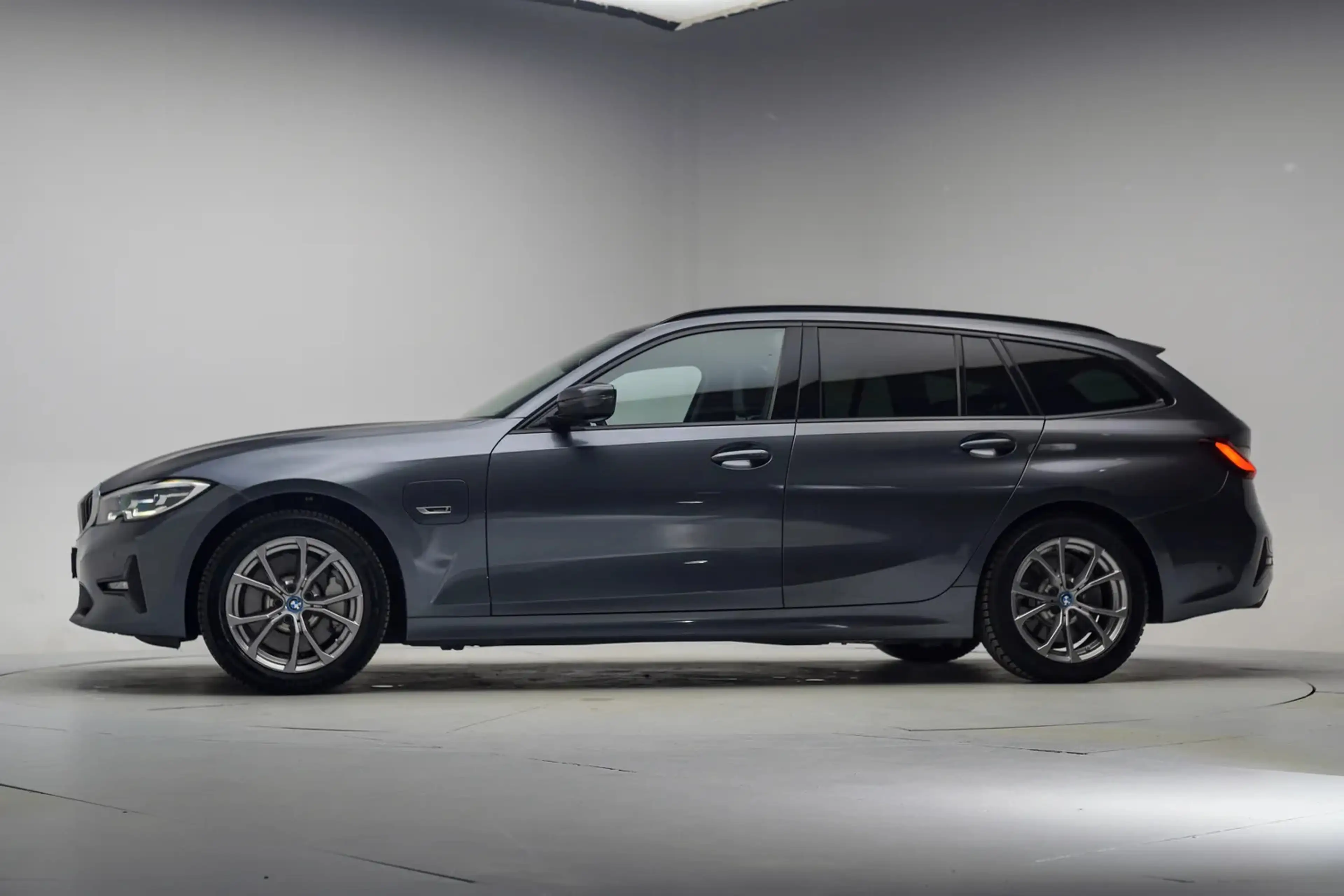 BMW 330 3-serie Touring 330e High Executive Sport [ Navi A — photo 2