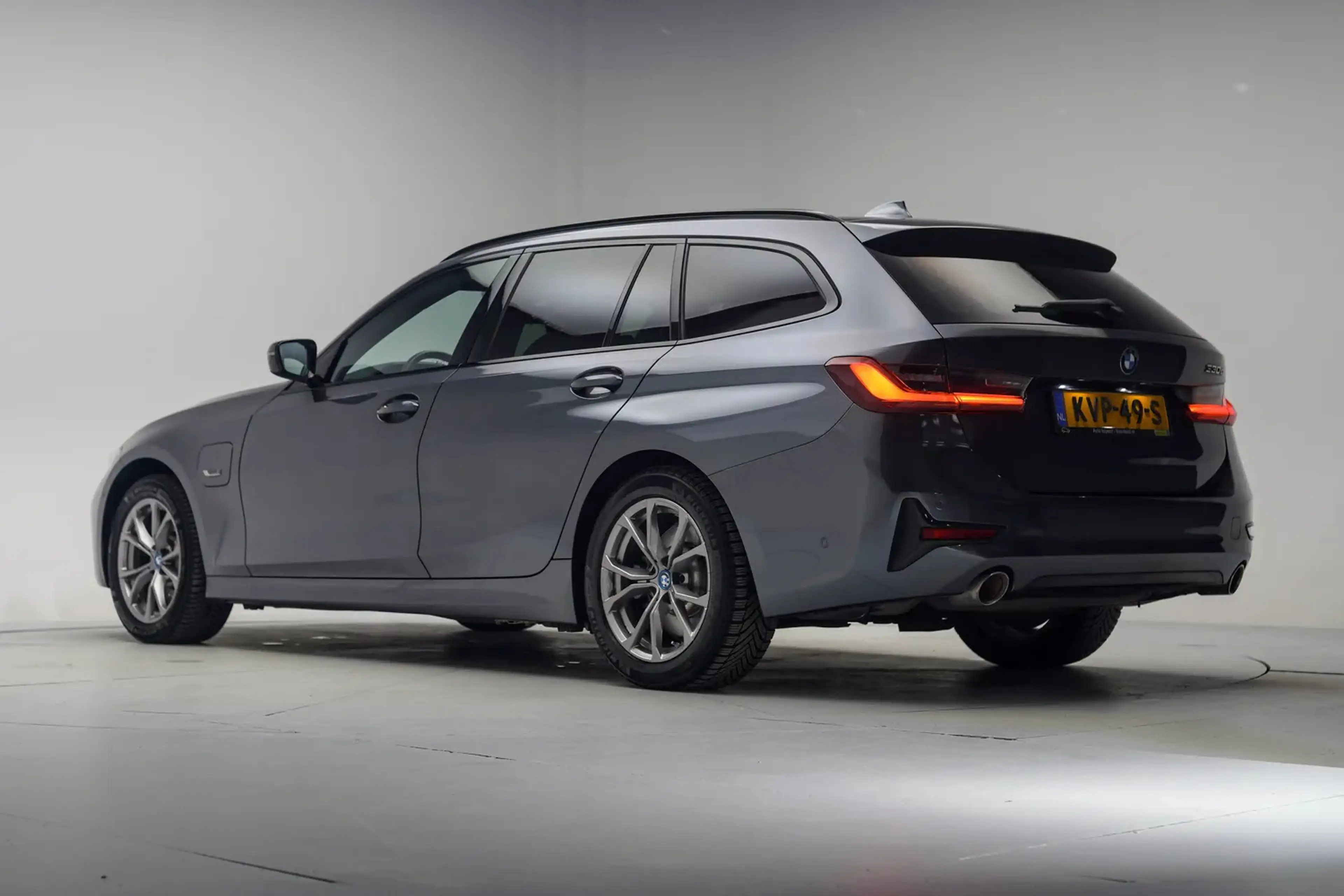 BMW 330 3-serie Touring 330e High Executive Sport [ Navi A — photo 3