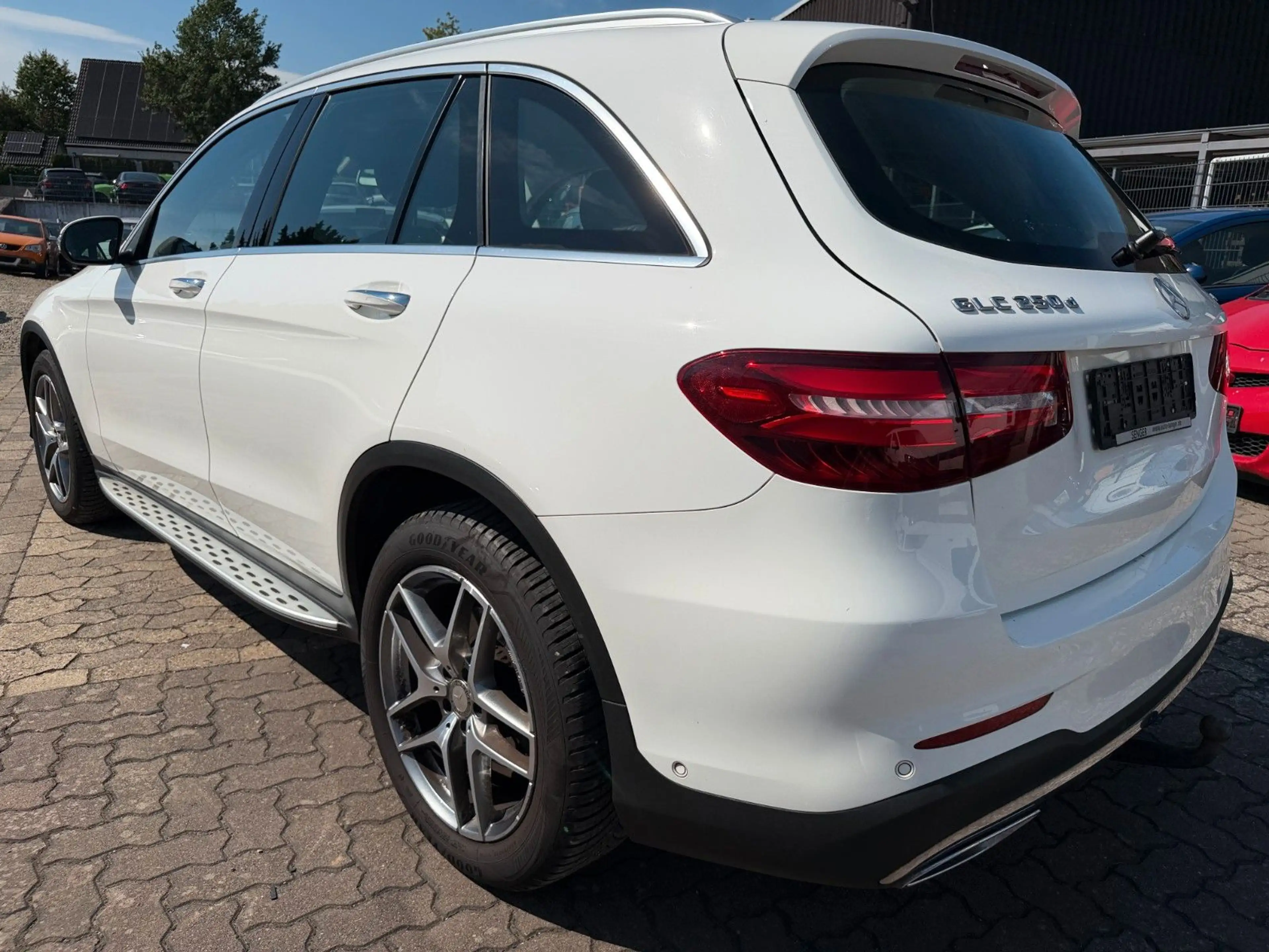 Mercedes-Benz GLC 250 d 4MATIC AMG Line Autom. — photo 2