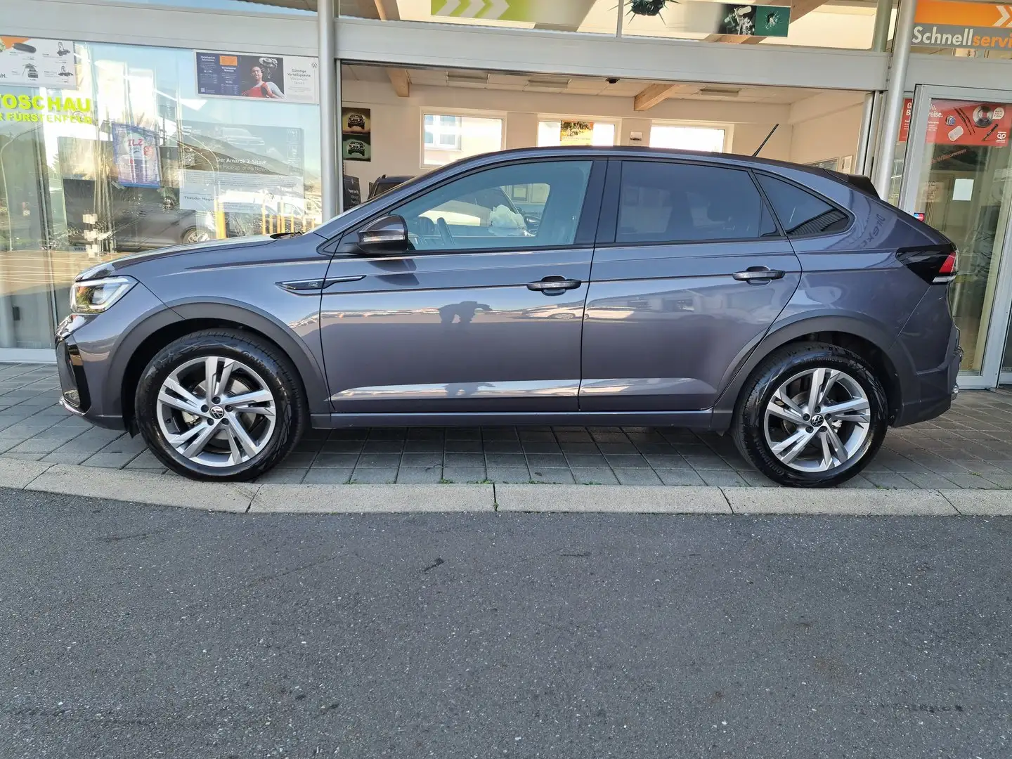 Volkswagen Taigo R-Line Grau - 2