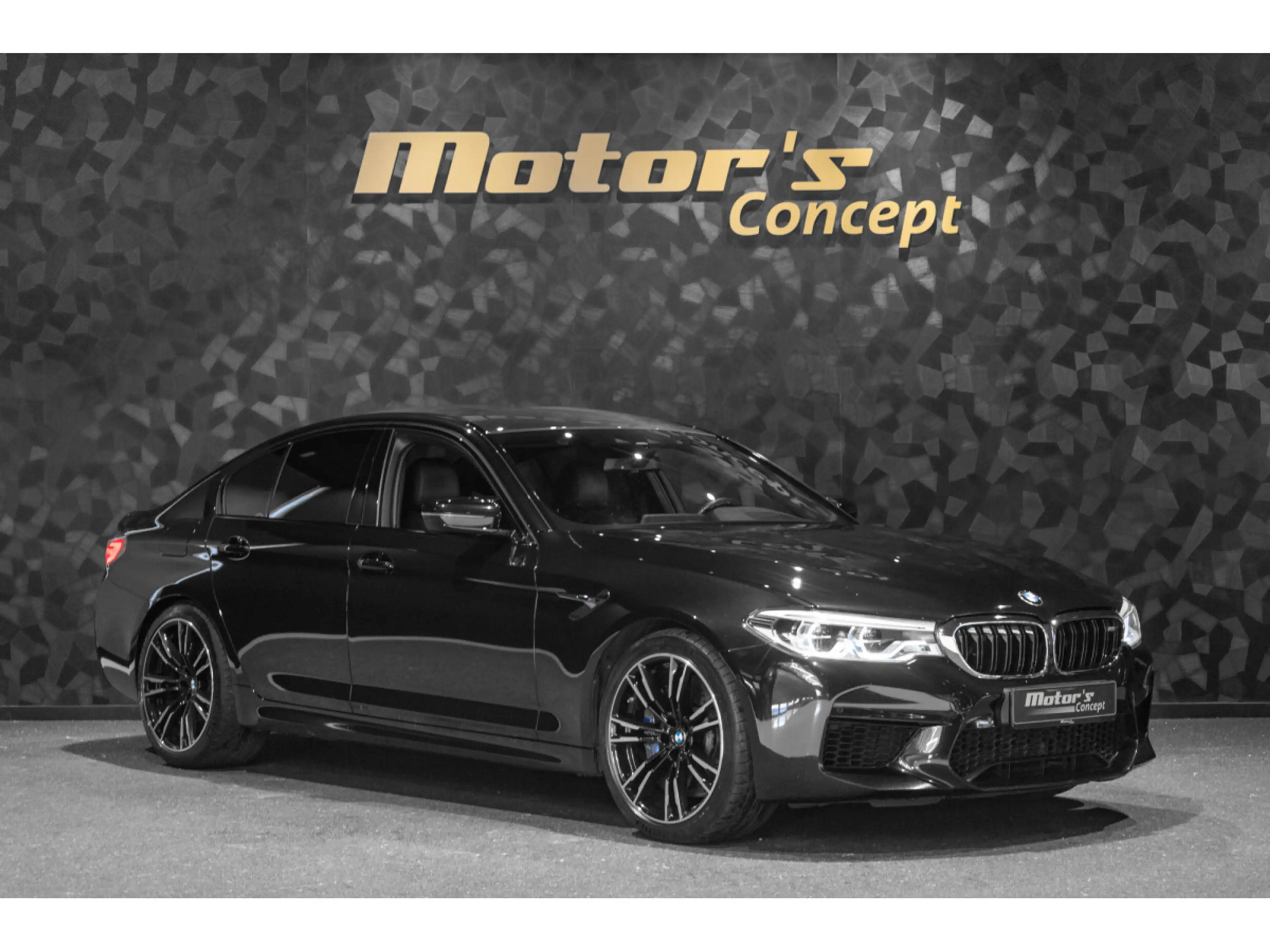 BMW M5 F90 X-Drive — photo 6