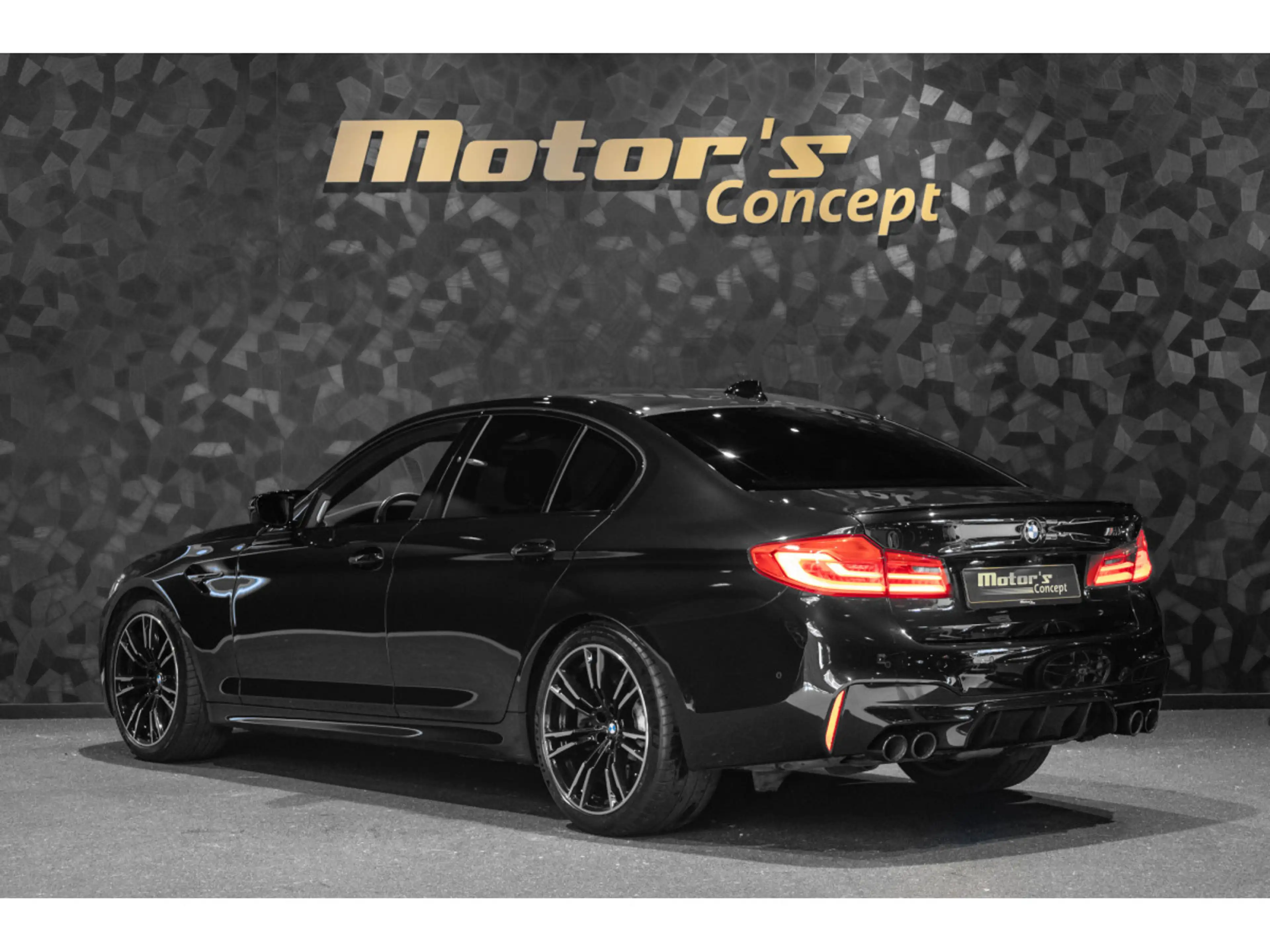 BMW M5 F90 X-Drive — photo 7
