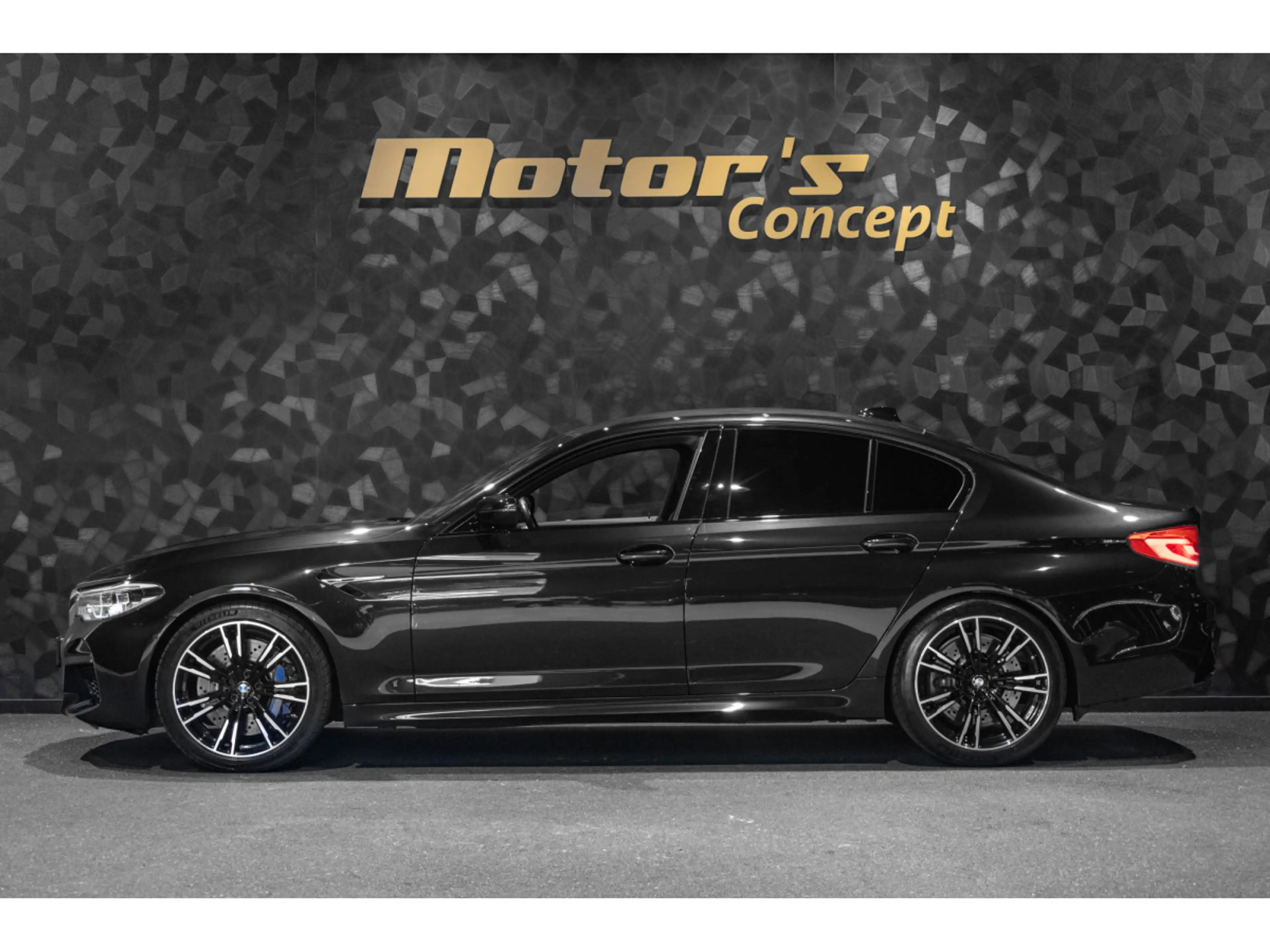 BMW M5 F90 X-Drive — photo 2