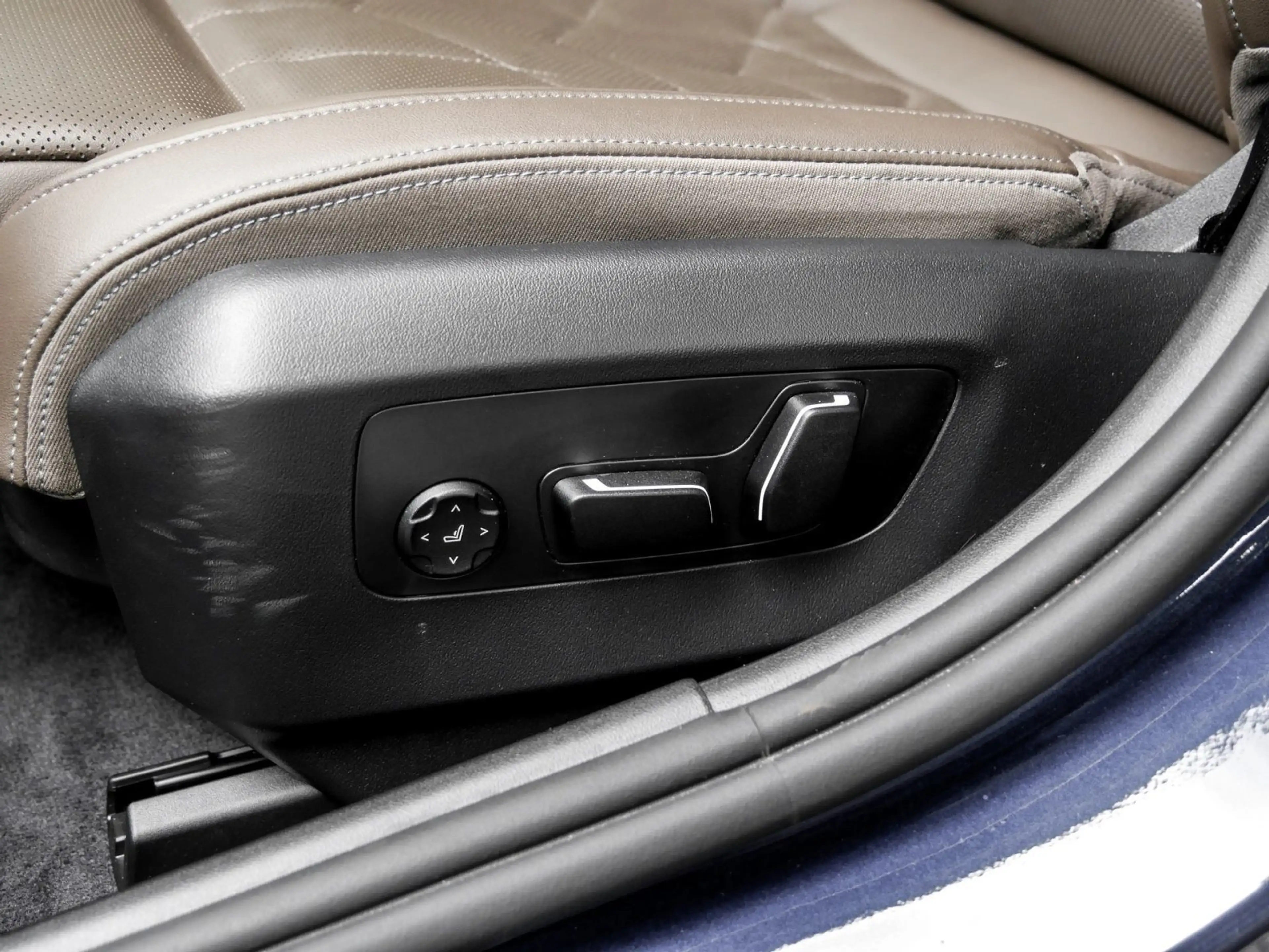 BMW 550 e xDrive M SPORT+B&W+HuD+DA PROF+360° — photo 14