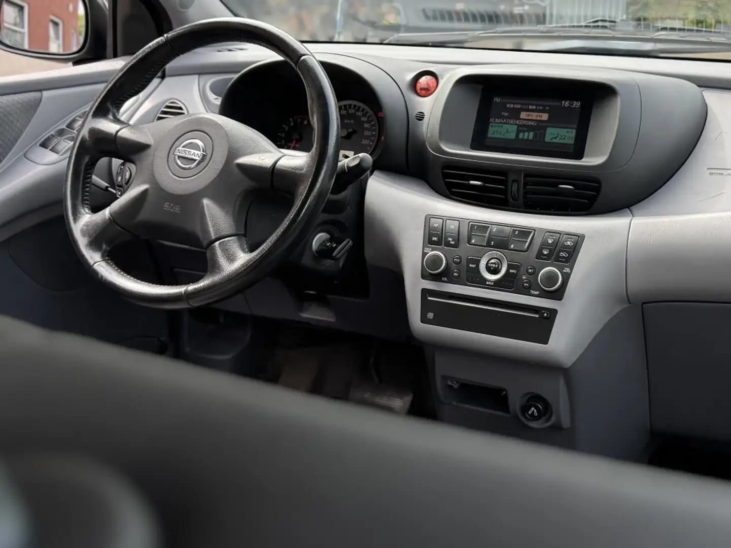 Nissan Almera Tino 1.8 Acenta Cruise Clima Trekhaak Gris - 2