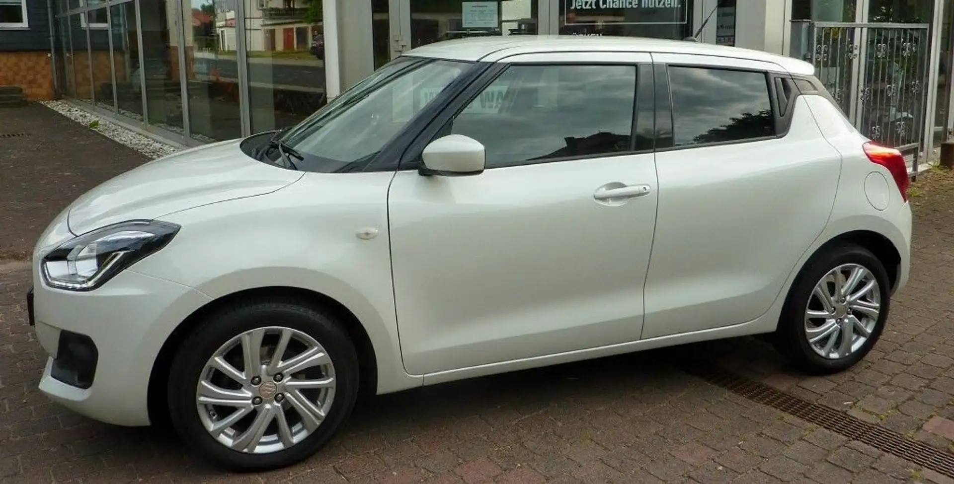 Suzuki Swift Comfort Hybrid Weiß - 2